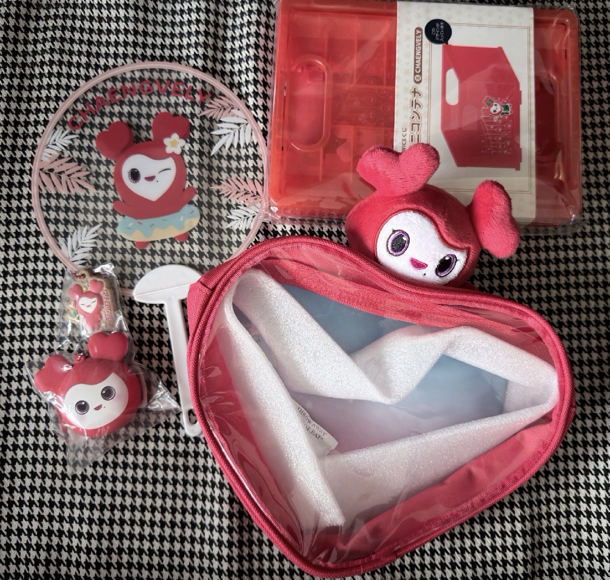 (現貨整圖 一日內寄出）TWICE lovelys 彩瑛 痛包 吊飾 扇子 收納盒