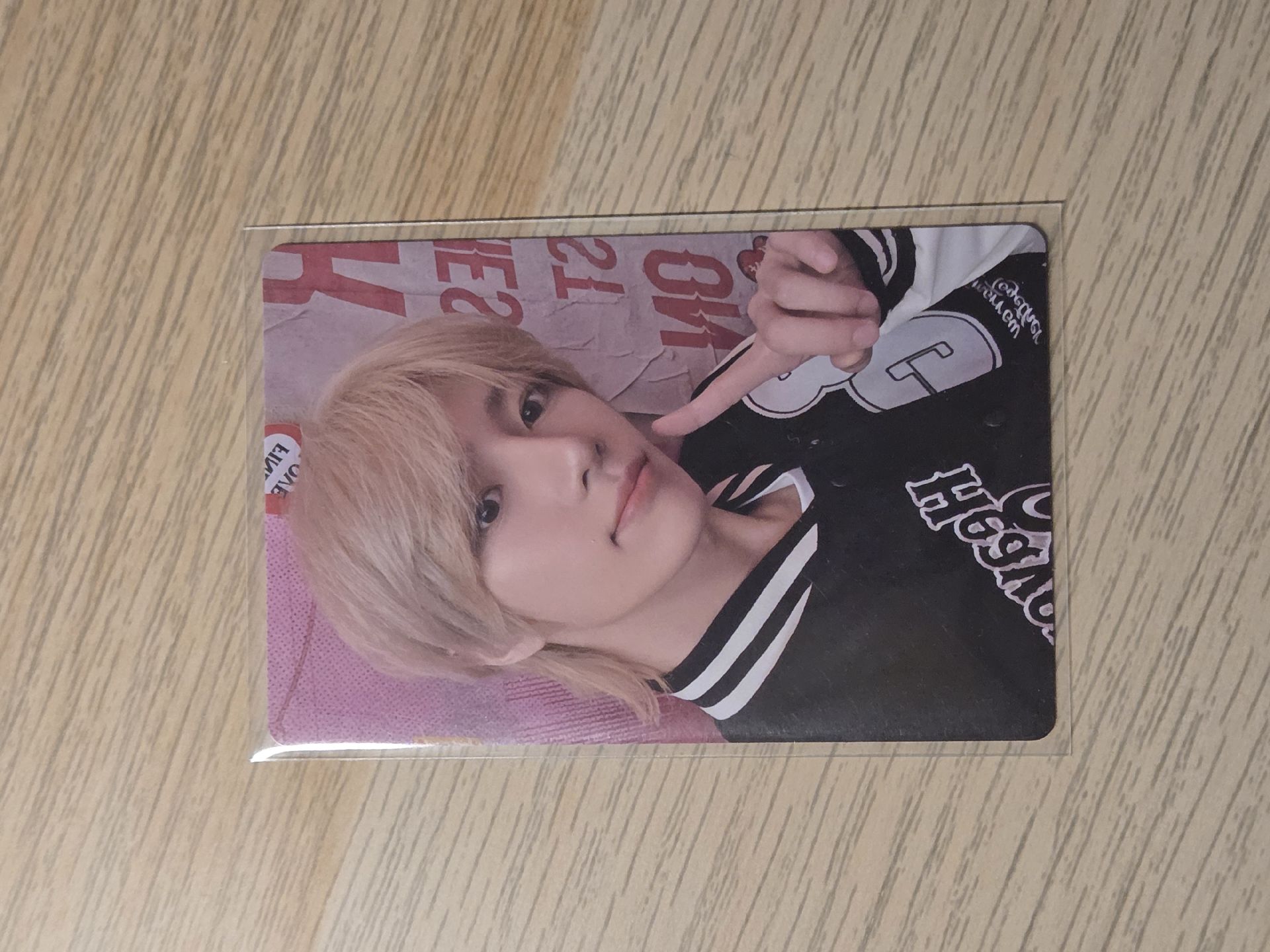 超凹凹好看的金髮圭而且背面手寫很萌