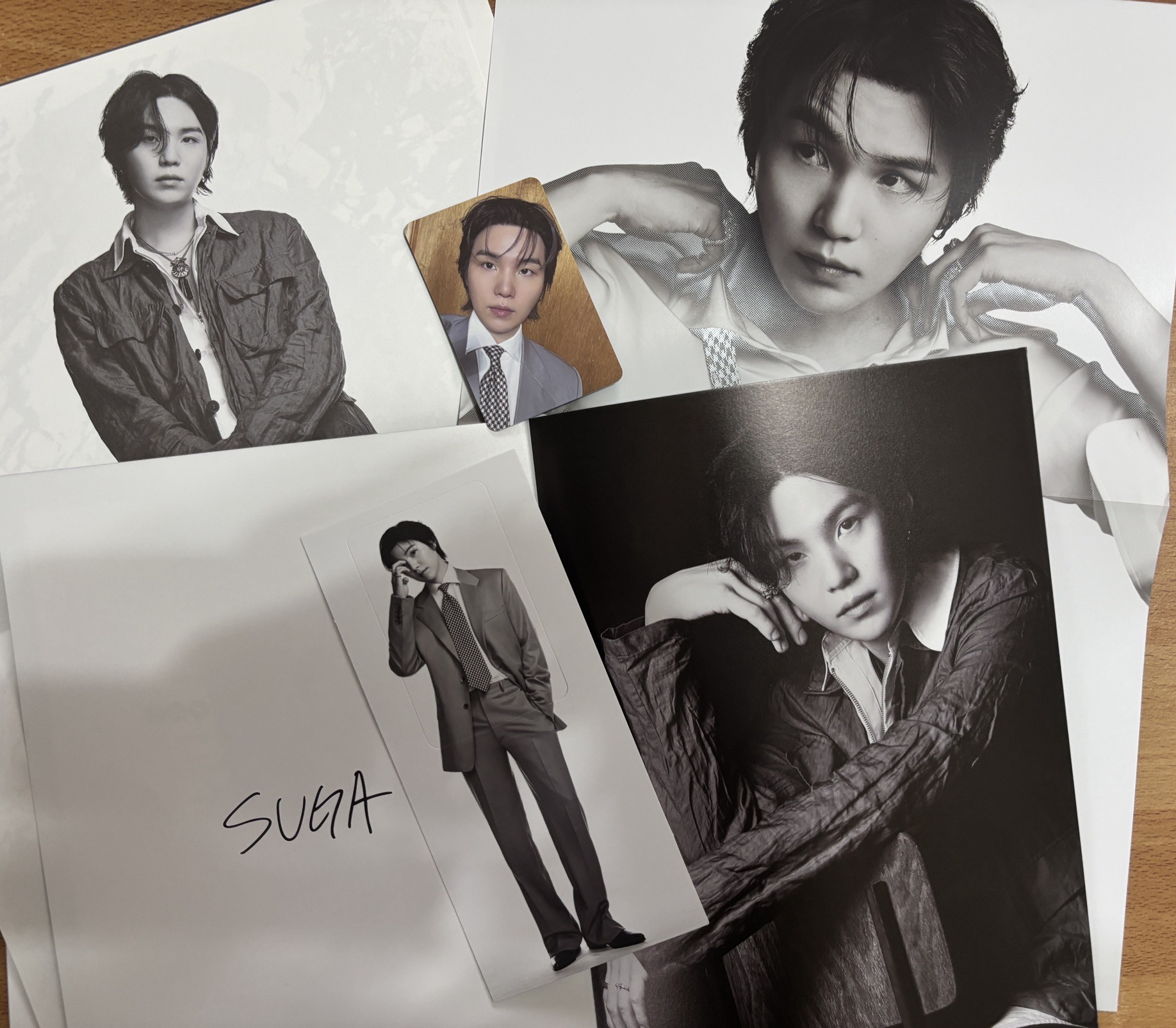 BTS ARIRANG  SUGA L版小卡 + 海報四張