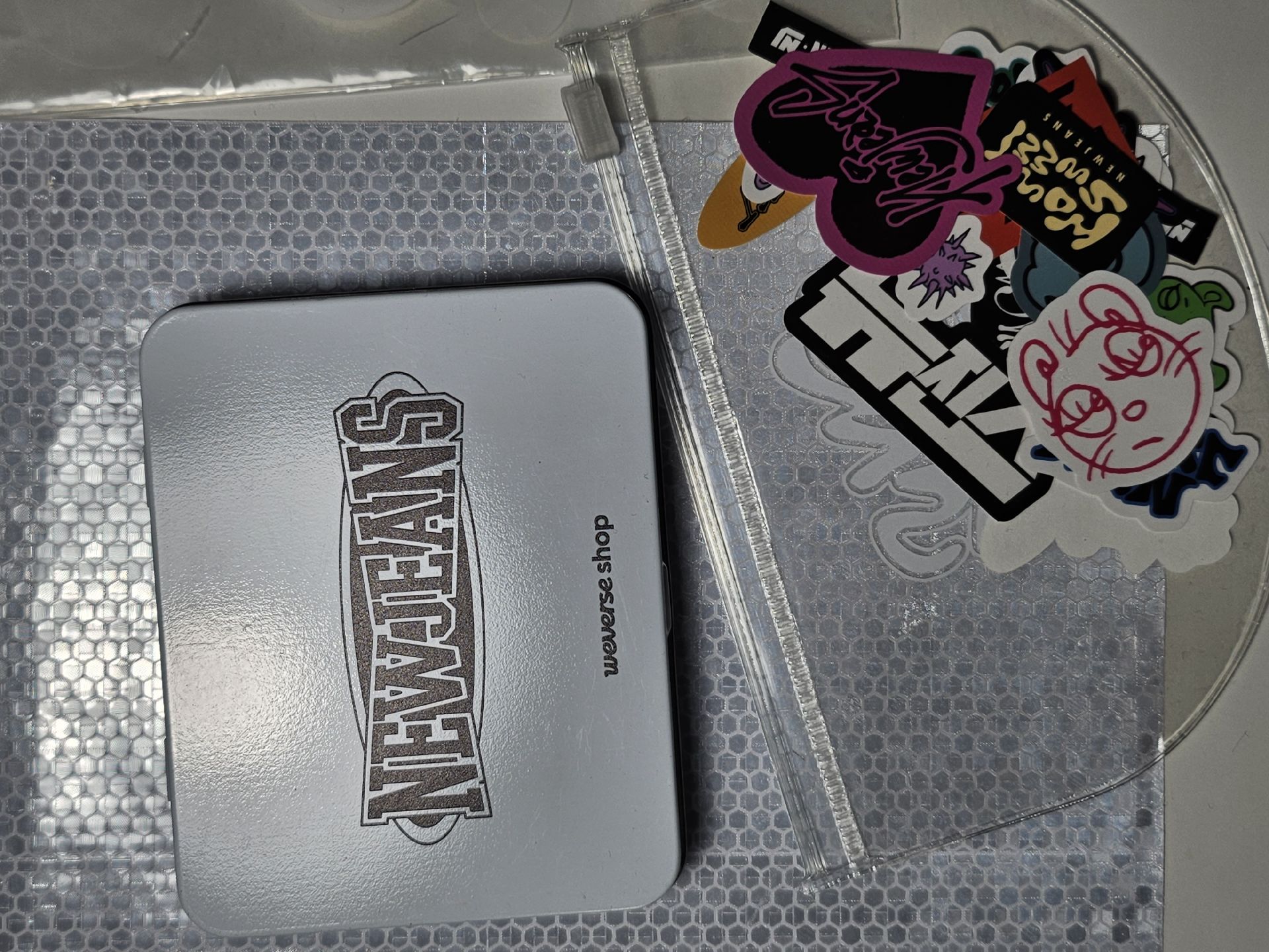 NEW JEANS How Sweet wvs 收納 鐵盒+週邊貼紙包