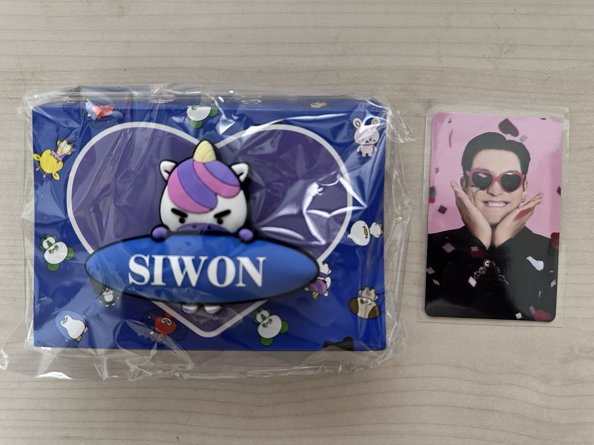 Super Junior日週始源手燈牌+始源捧臉線下滿額卡