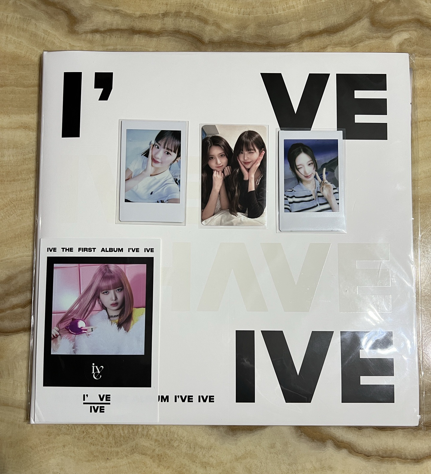 Iam黑膠 怜貼紙➕安秋拍立得➕包手（左下角微損）