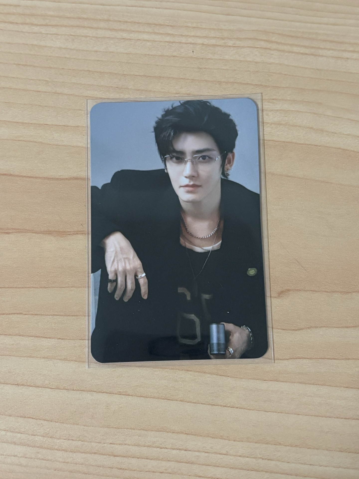 四星 眼鏡黑衣 🥝(100)