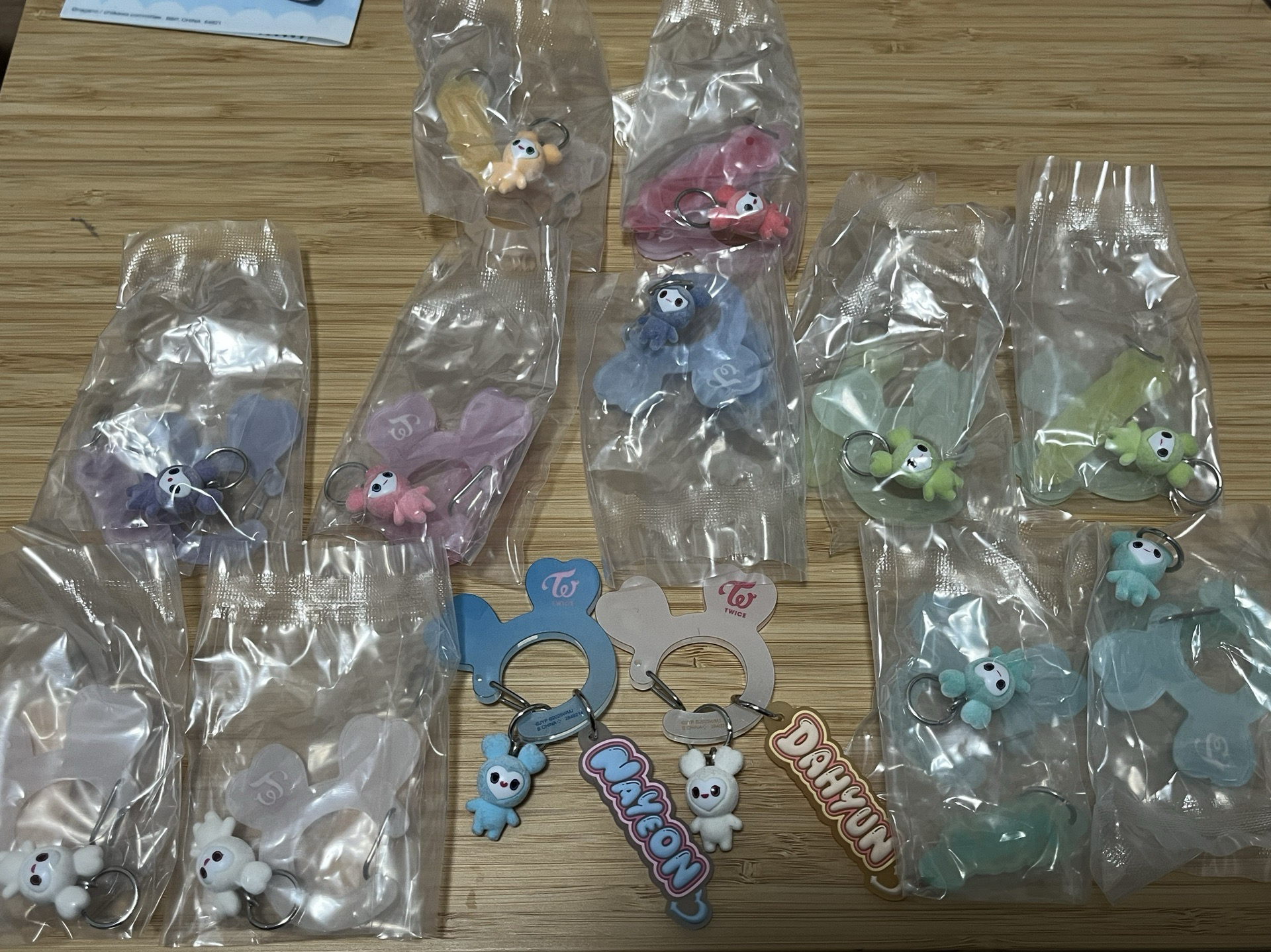 TWICE 萬代扭蛋 登山扣