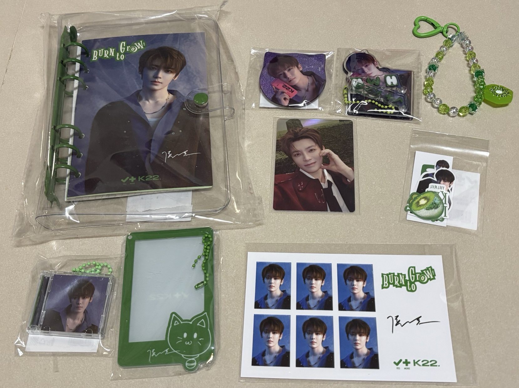 侯明昊 K22綠色一組（小卡+周邊）