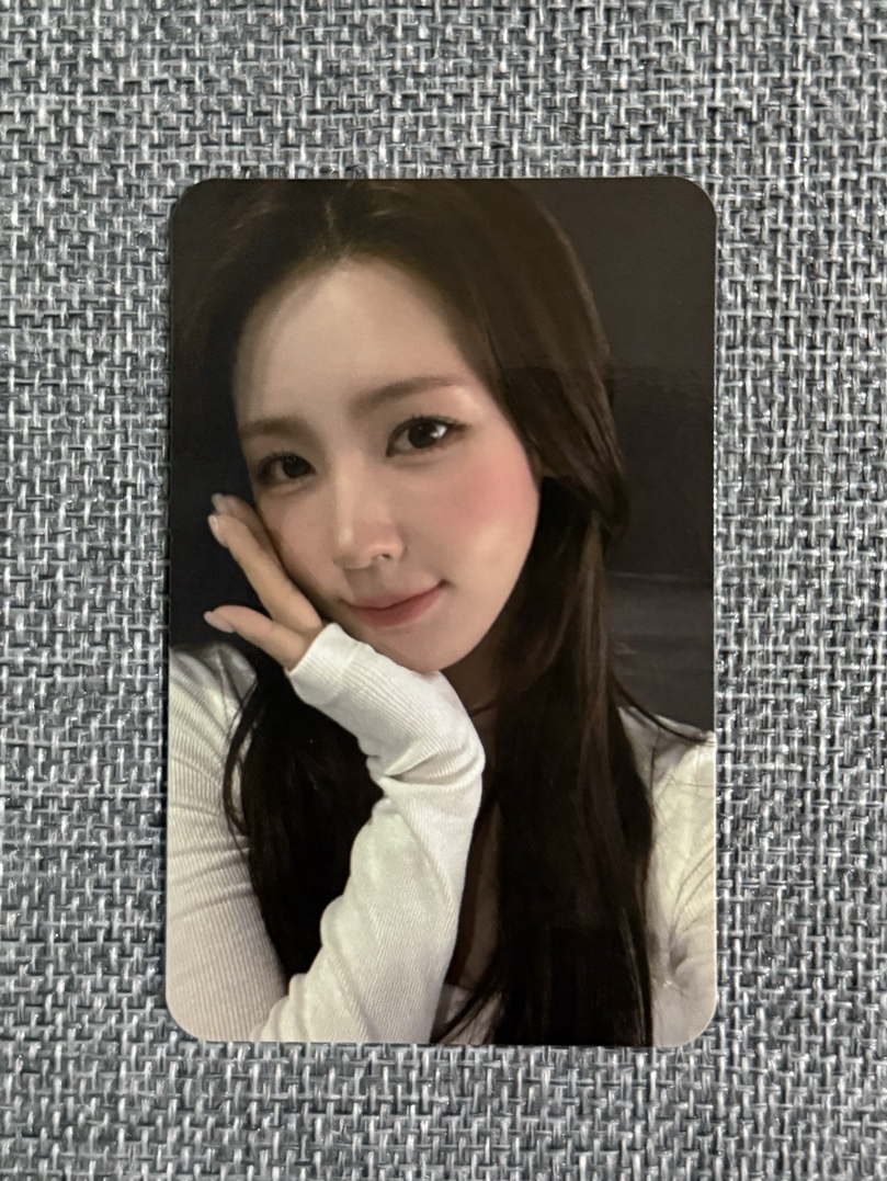 idle展覽快閃店 入場卡麵