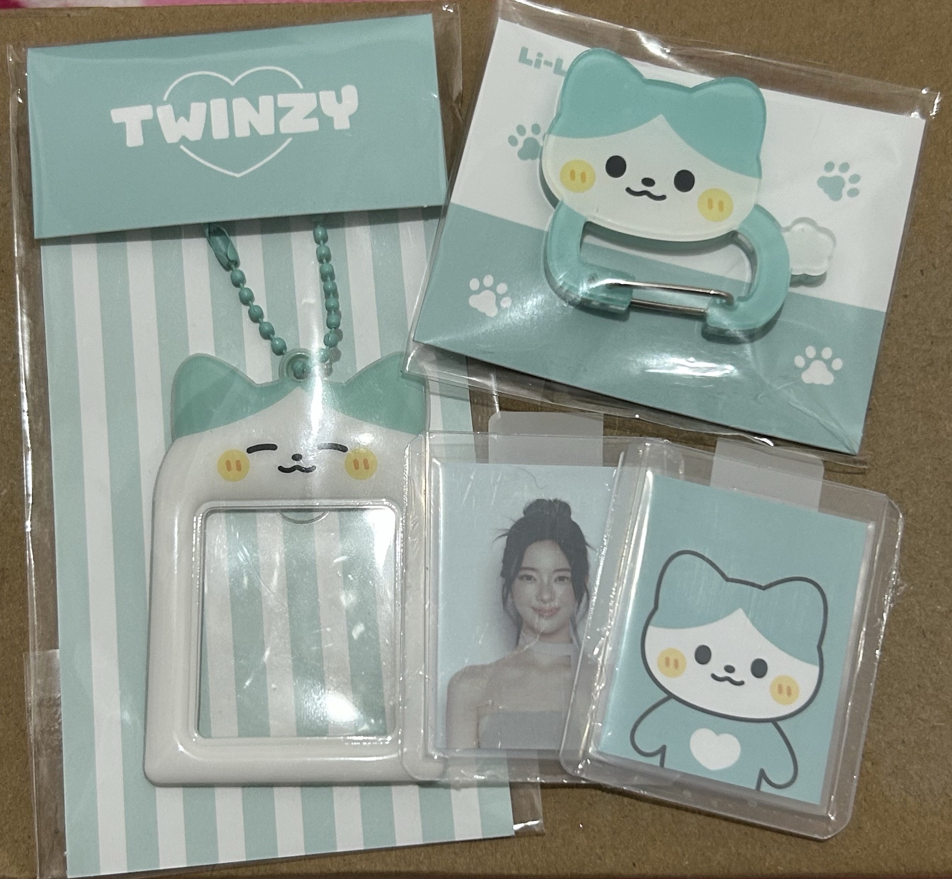 ITZY LIA 登山扣➕證件套套組