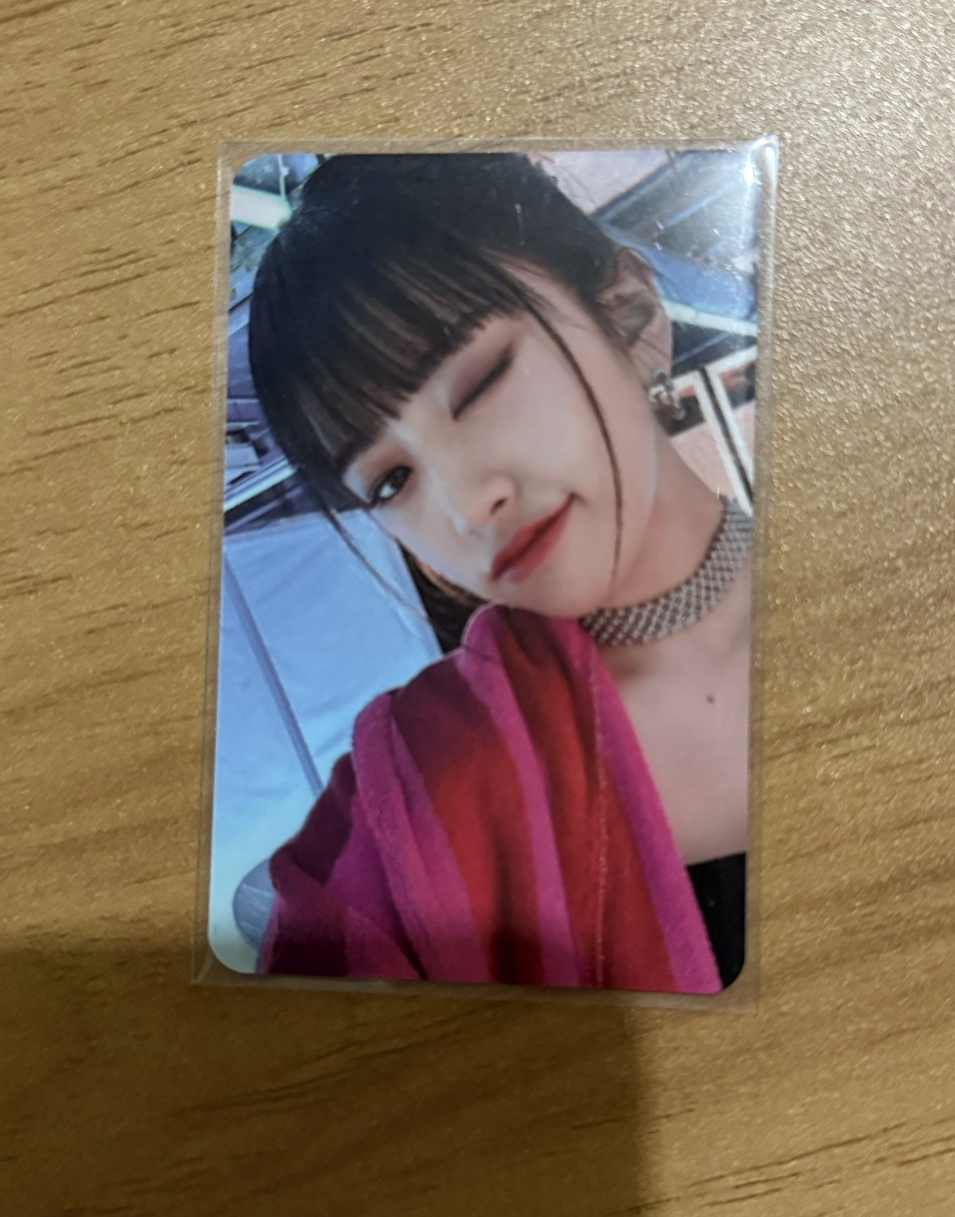 IVE安俞真特典小卡（IVE ver浴袍打歌卡）