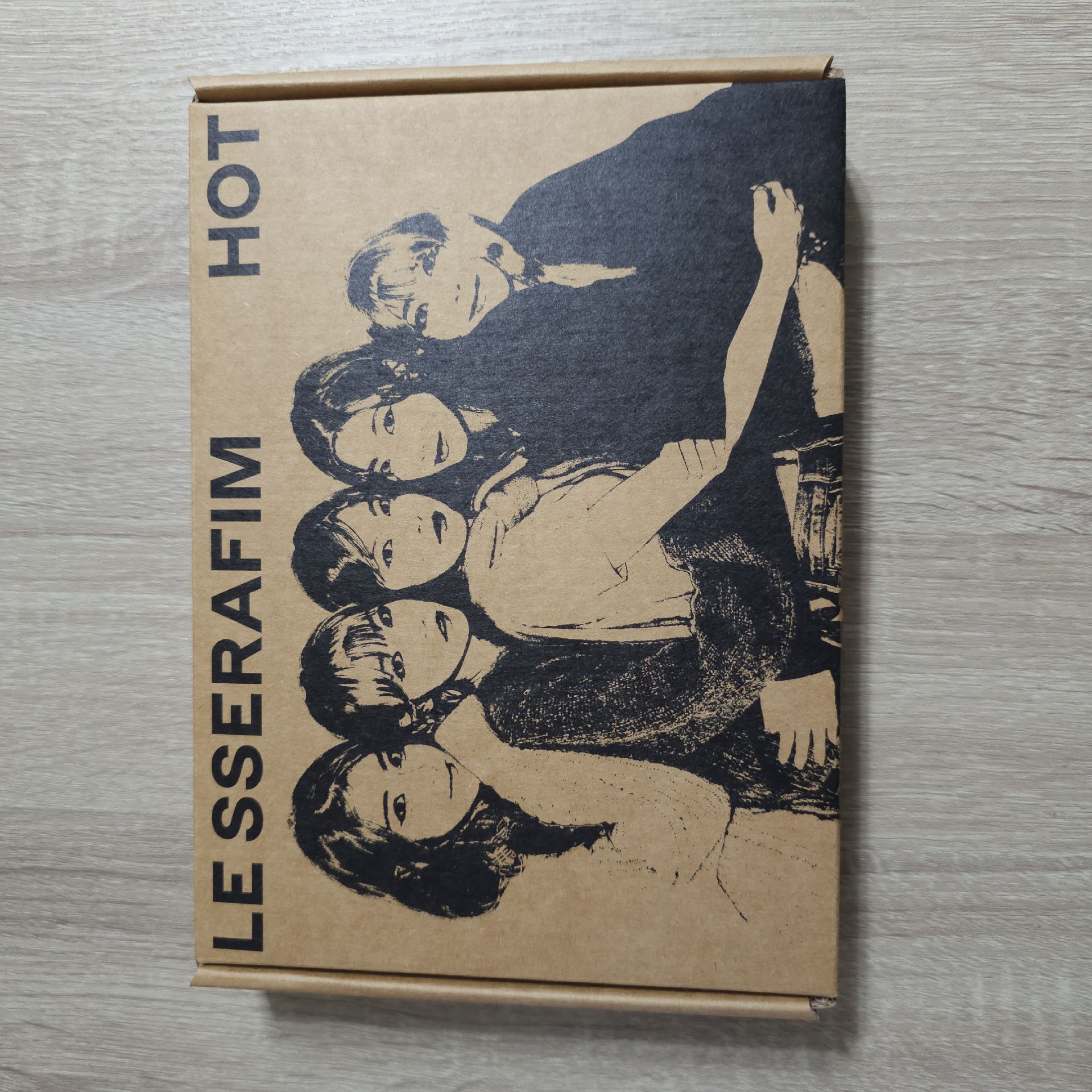 LE SSERAFIM HOT 鐵盒專