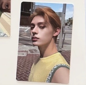 眼神給出去身體呈現X型