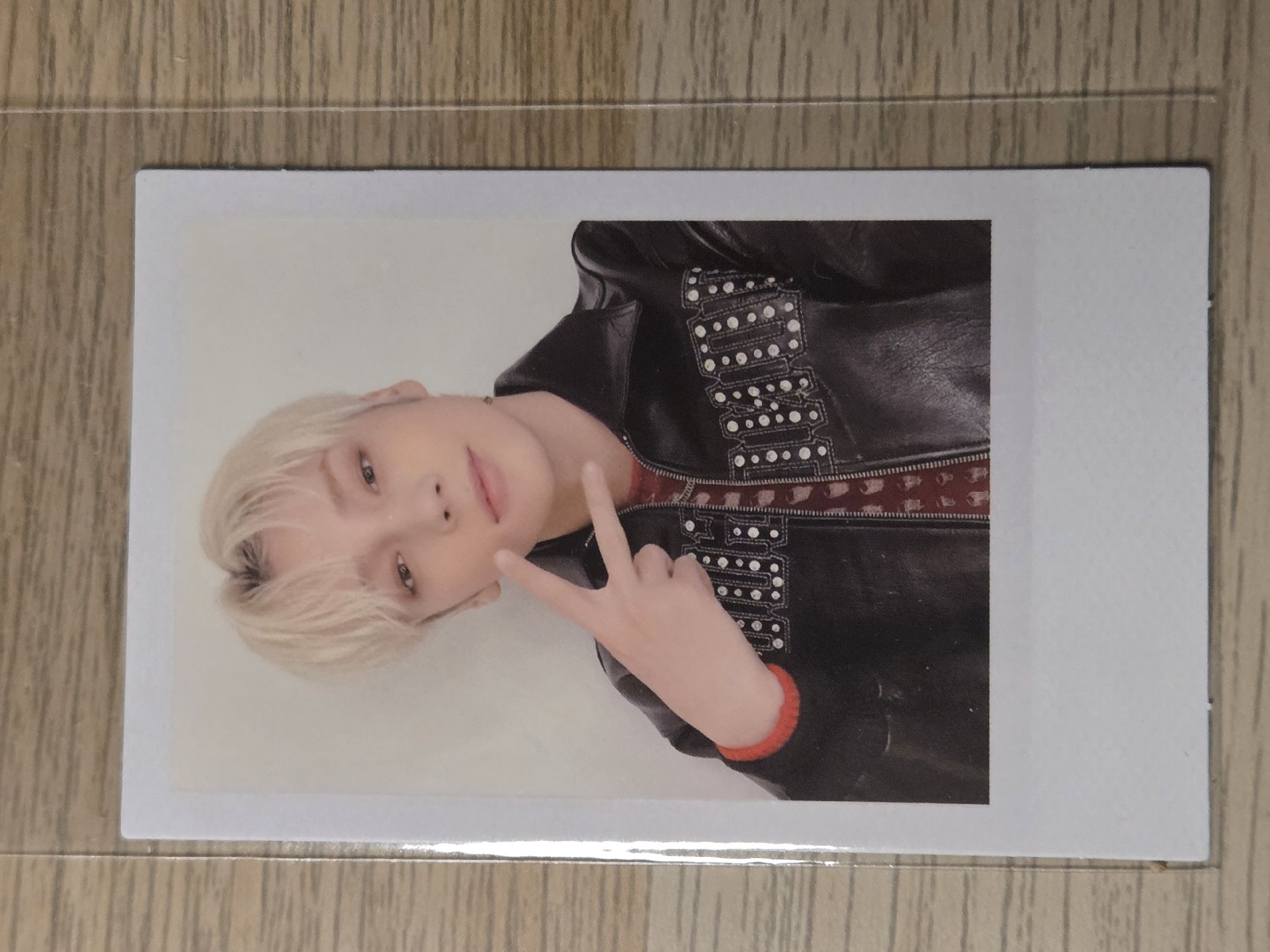 也是比耶的企鵝只是邊框是白色的