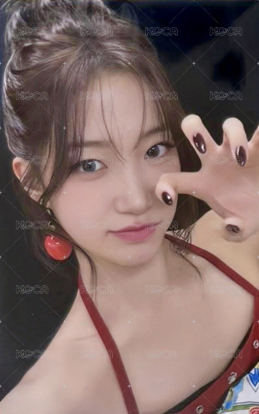 LE SSERAFIM POP-UP in TAIPEI 滿額卡 一葉