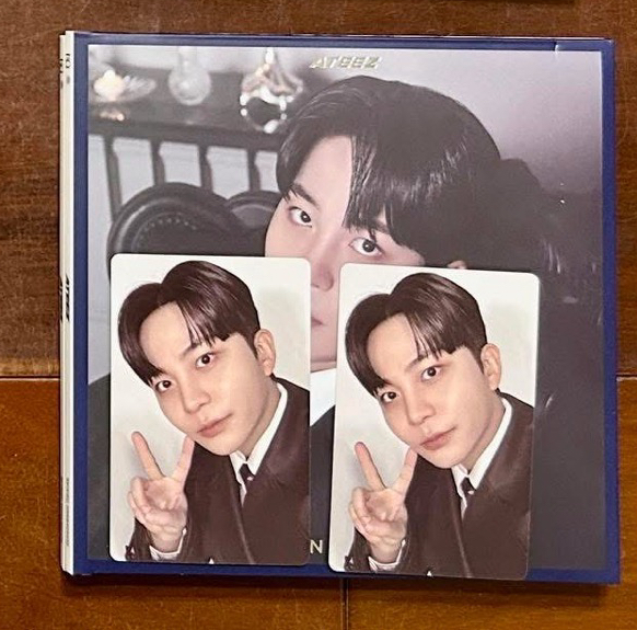 （圖為兩張）卡含已拆專