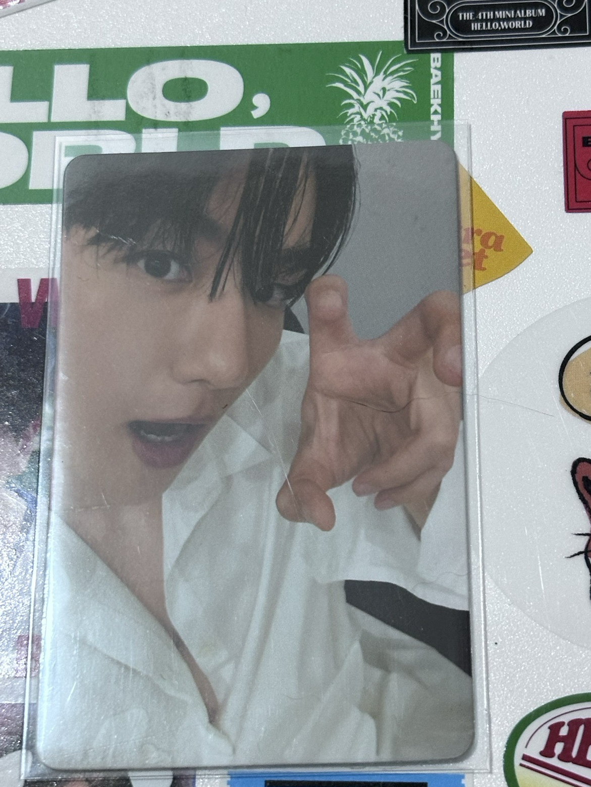 比耶嘴巴開開賢