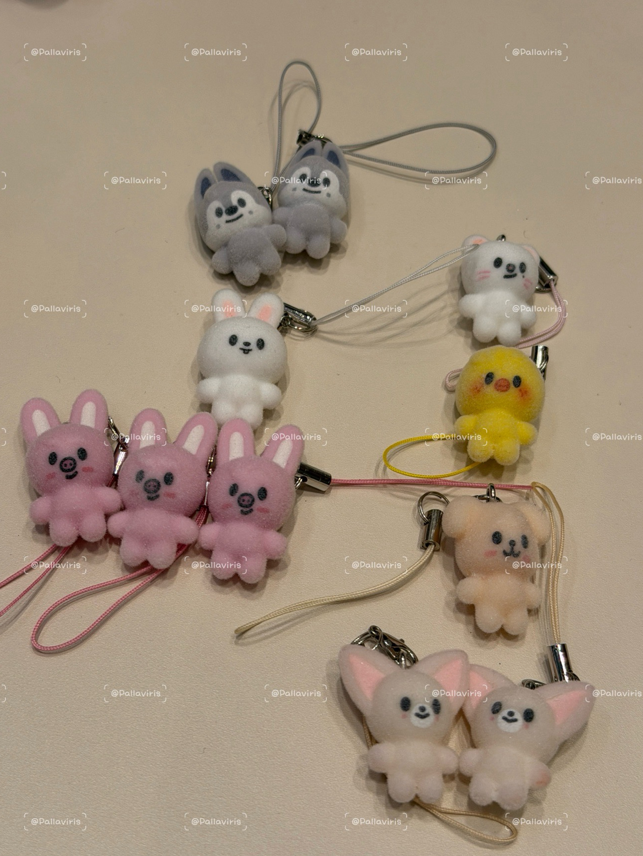 六期飯咪隨機迷你絨毛小吊飾。
