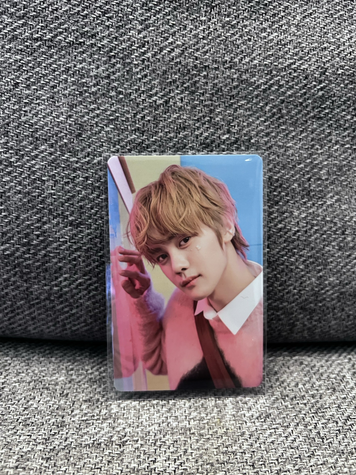 草莓奶昔金髮男