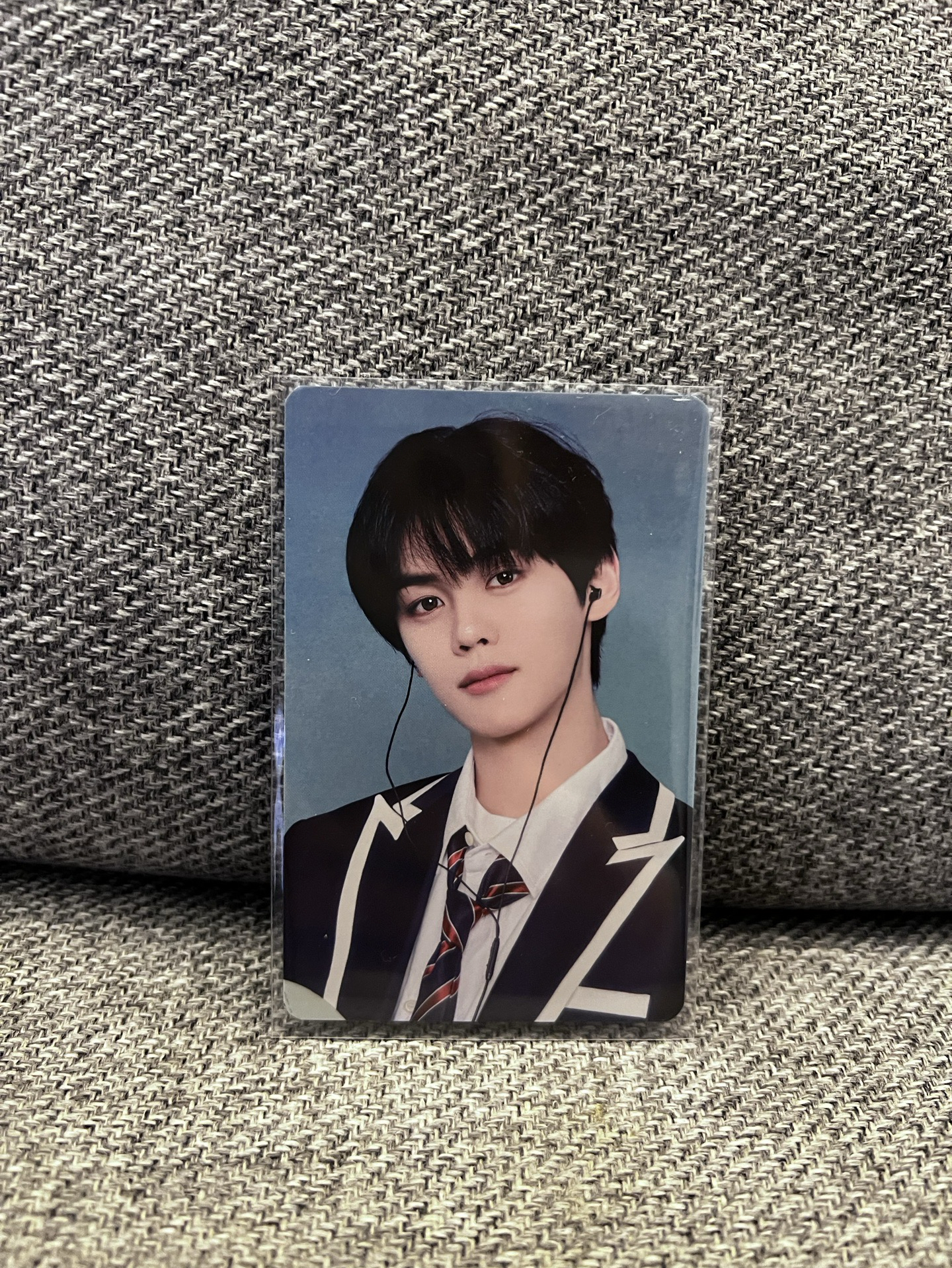 有線耳機文青男