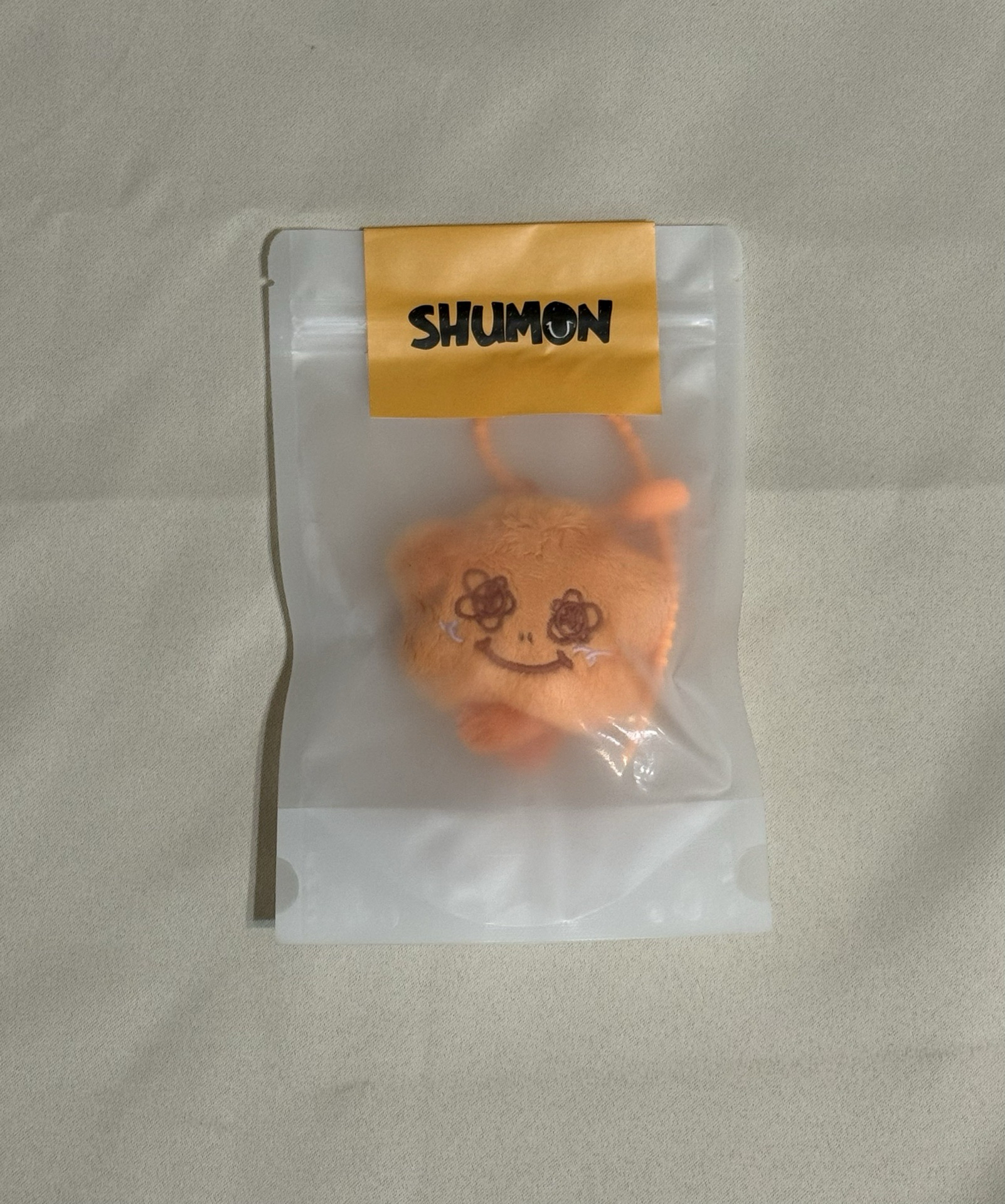 jisoo 白色 桃紅 橘色灰塵