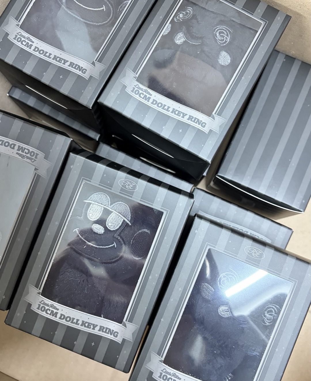 全新現貨 RIIZE 10CM 黑色娃（無衣）