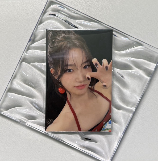 LE SSERAFIM POP-UP in TAIPEI 滿額卡  葉+允