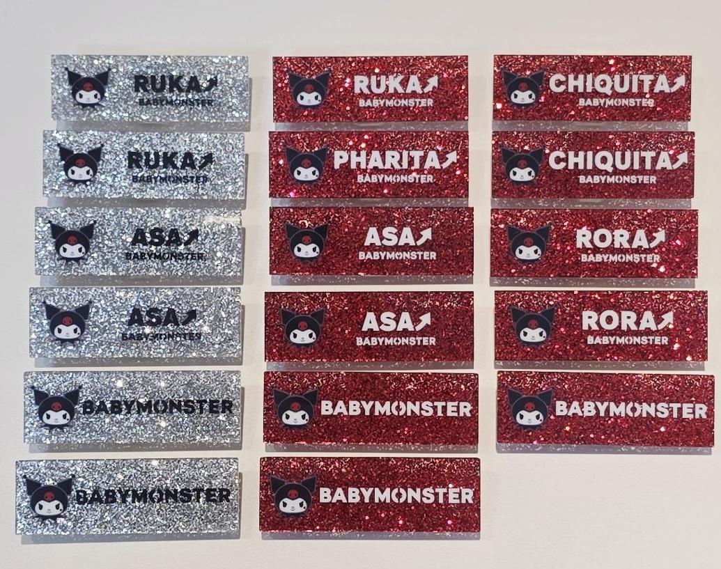 團體紅色姓名牌