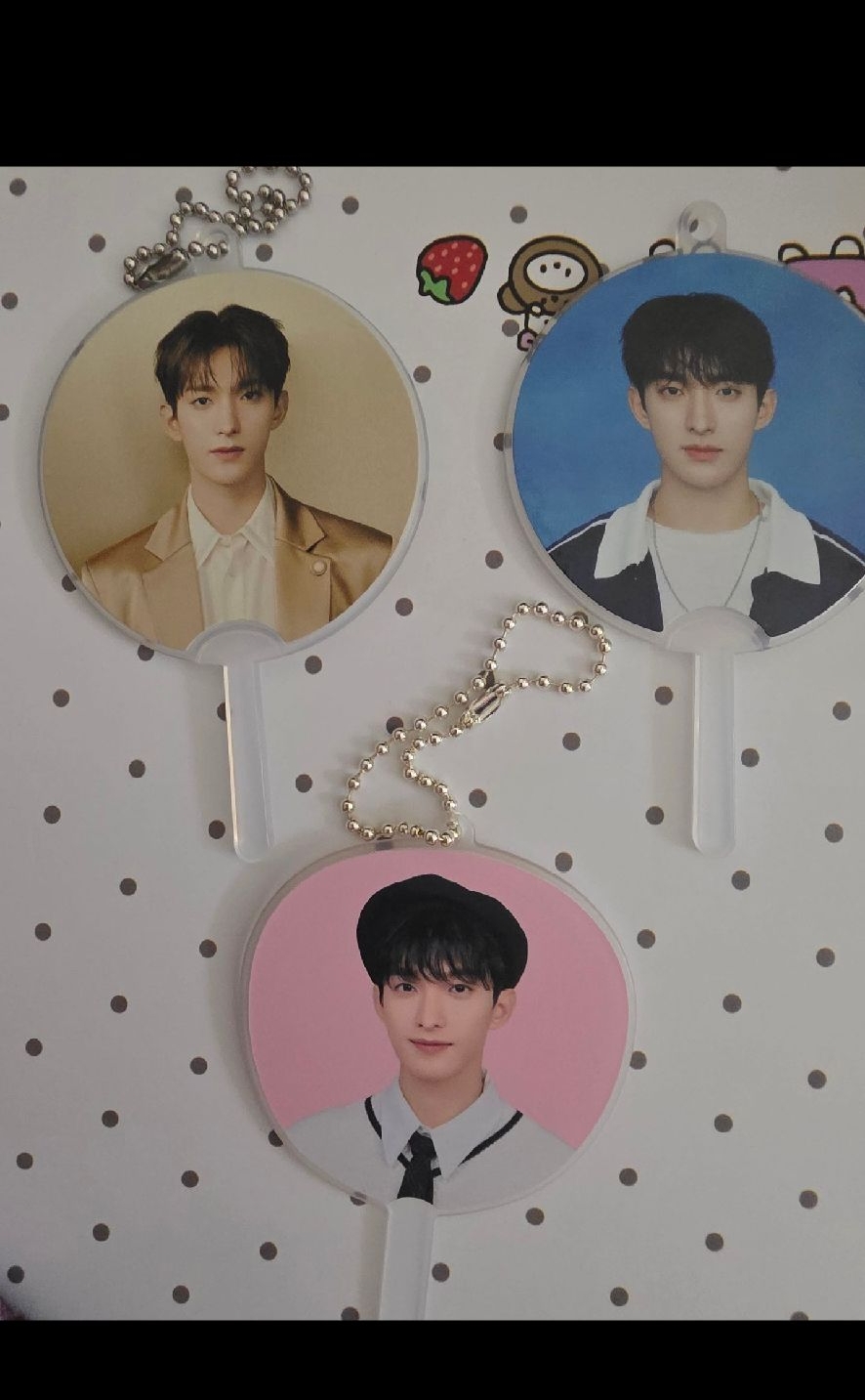 小扇子DK 有鏈子 最下方粉色的