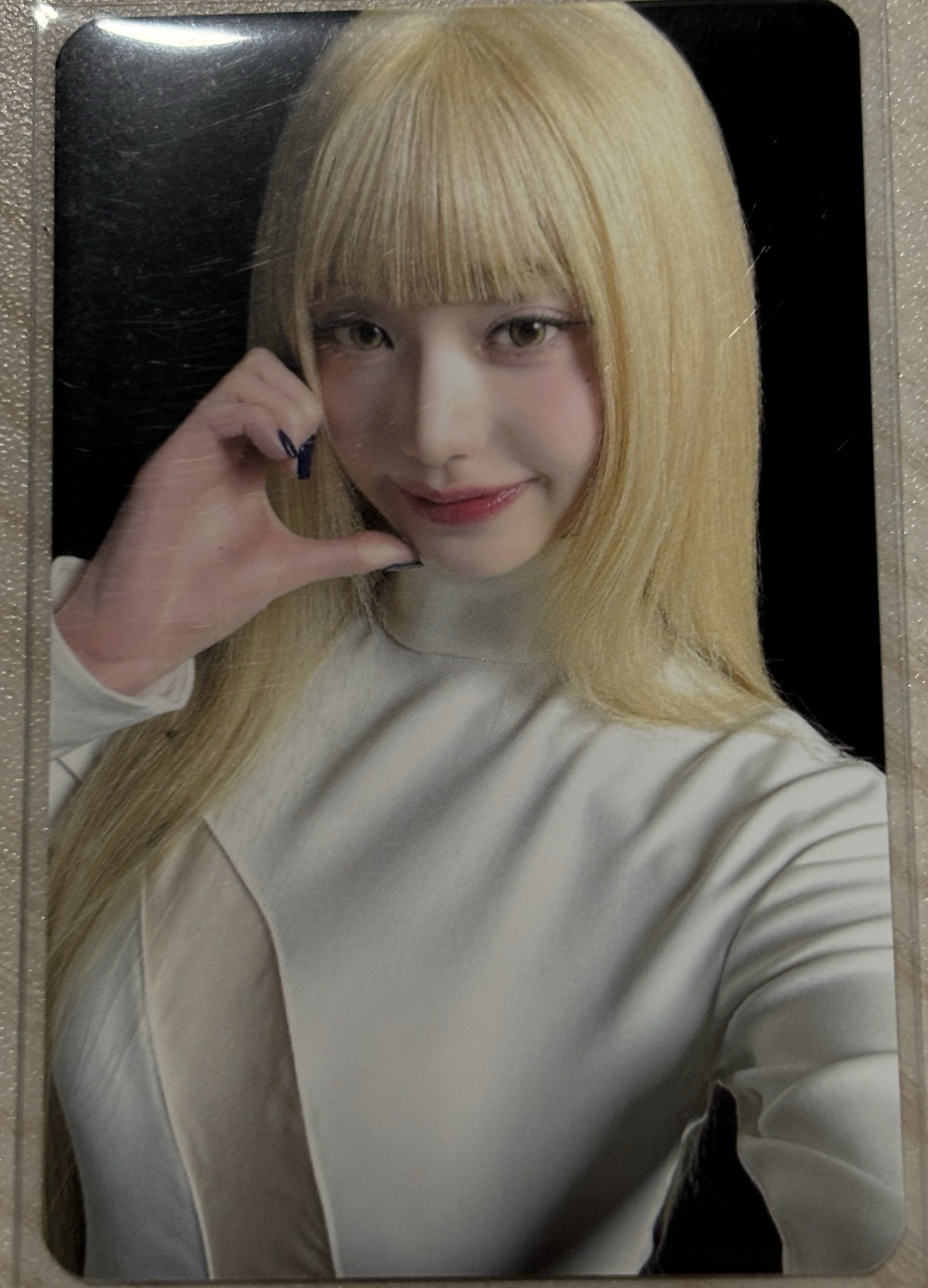 Wonyoung 臉頰愛心 金髮員 🫶 Hapa Kristin 代言卡