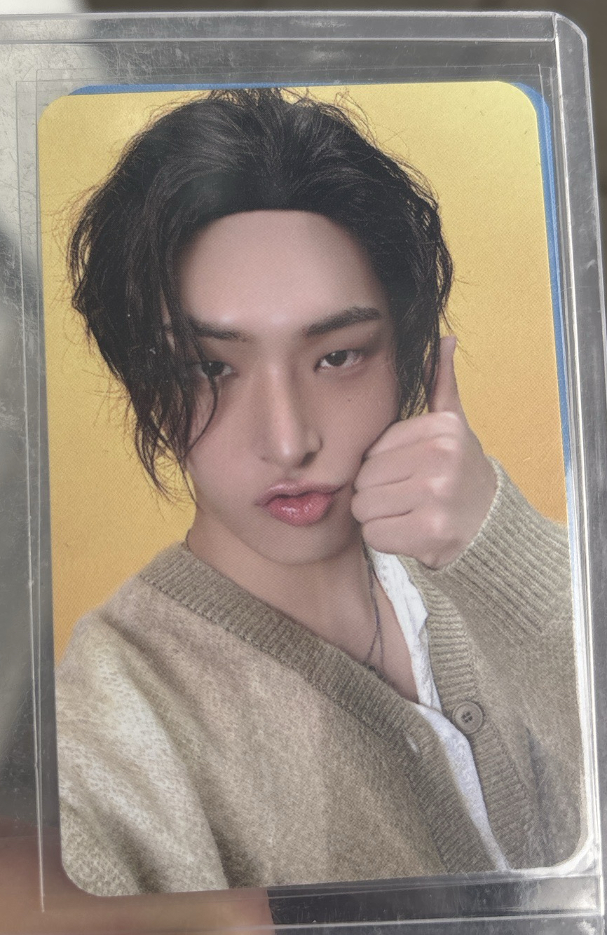 兩顆湯圓疊在一起準備喝手搖