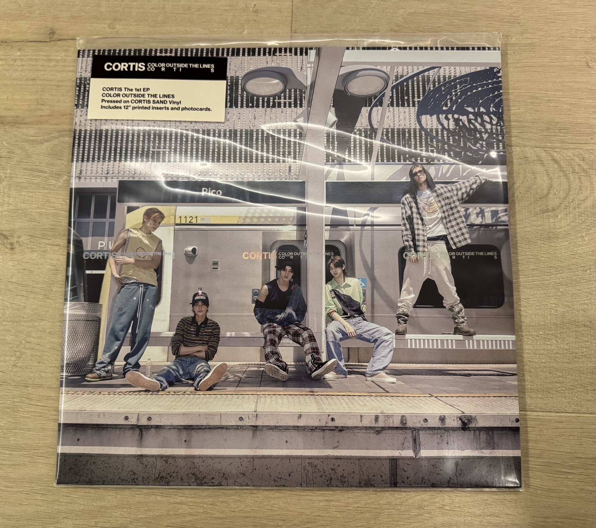 cortis color ouside the lines 美版黑膠 彩膠（全新未拆封）