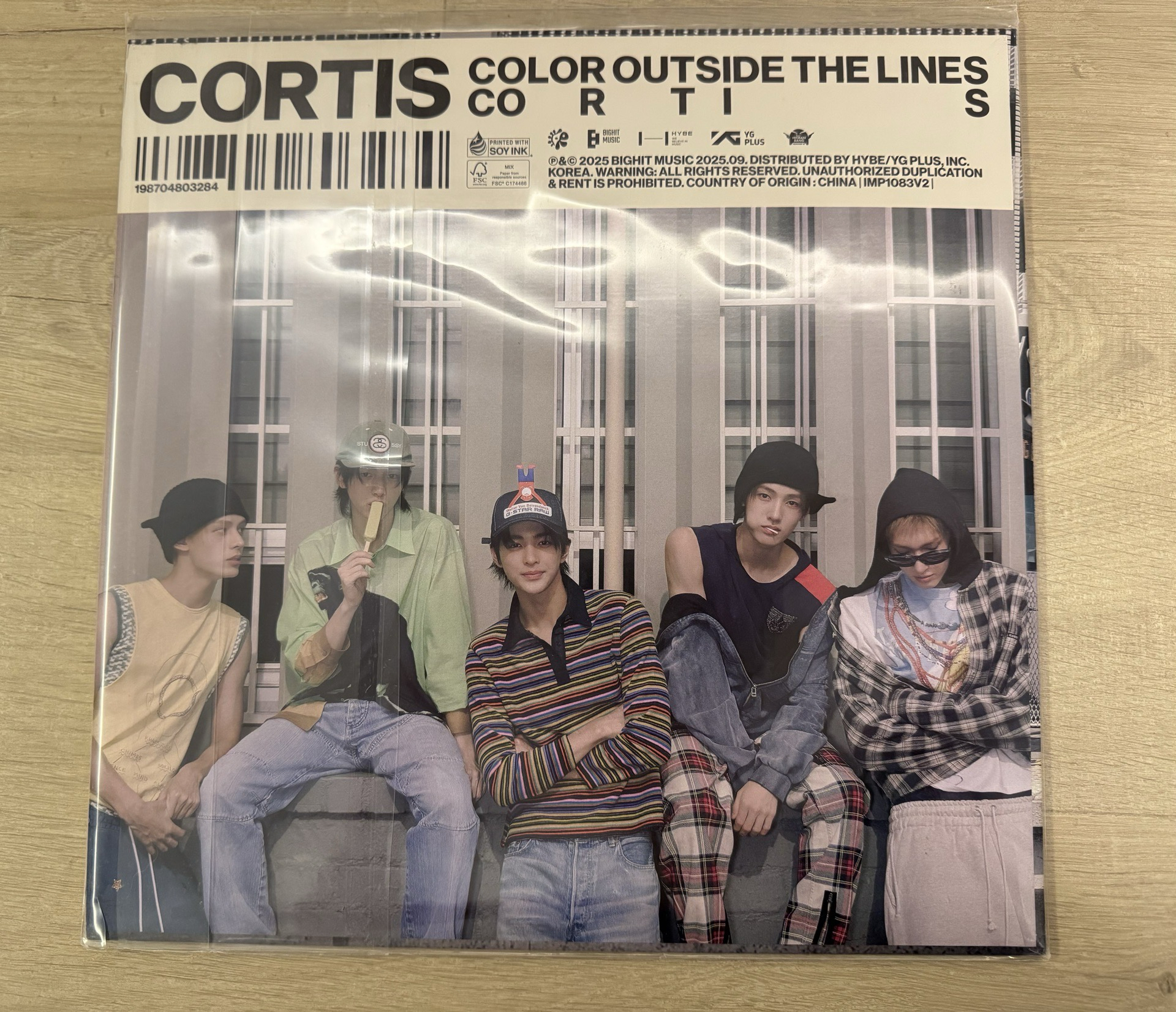 cortis color ouside the lines 美版黑膠 彩膠（全新未拆封）