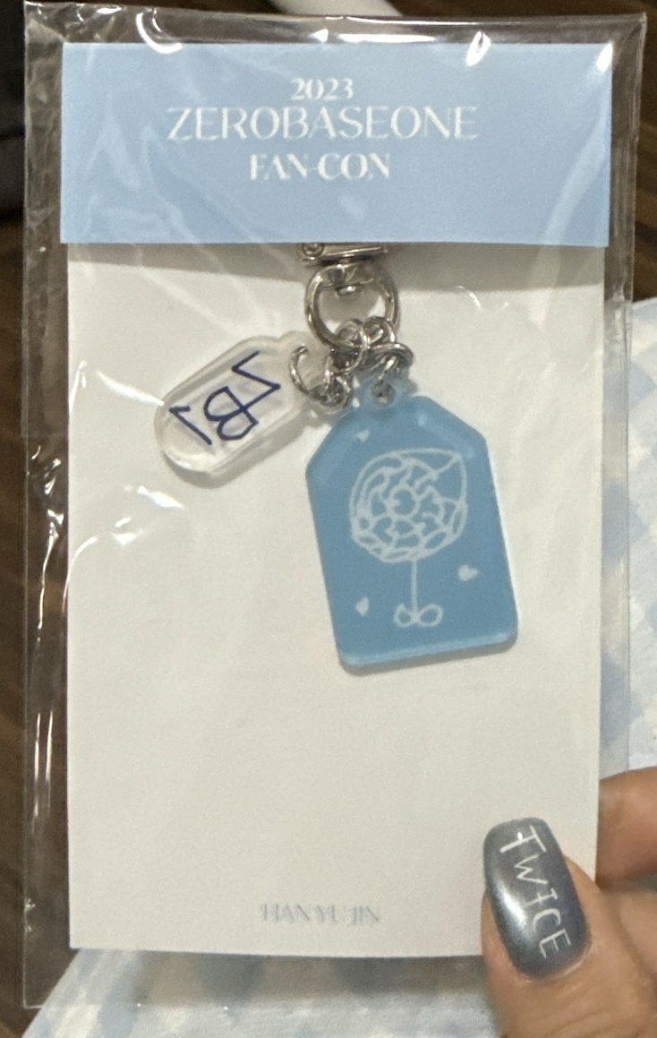 售韓維辰吊飾～～