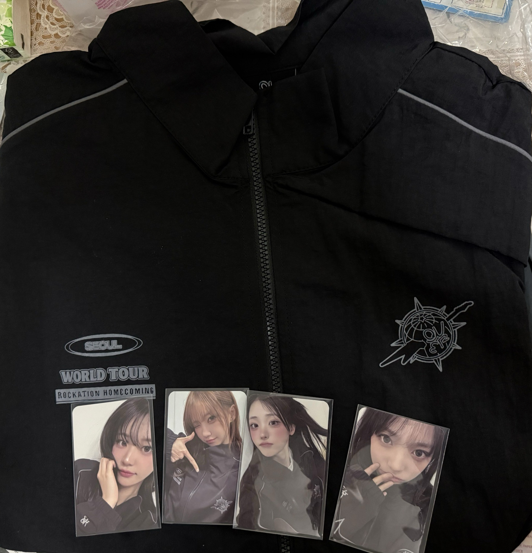 現貨 韓安限定風衣 送韓場限定紙花一套四張連硬卡套