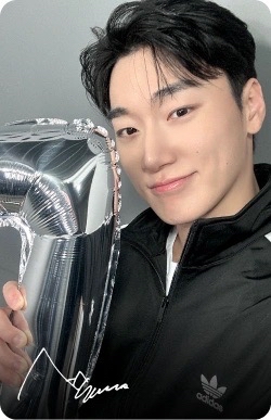 傘（需帶鍾 鍾帶完帶中或榮）