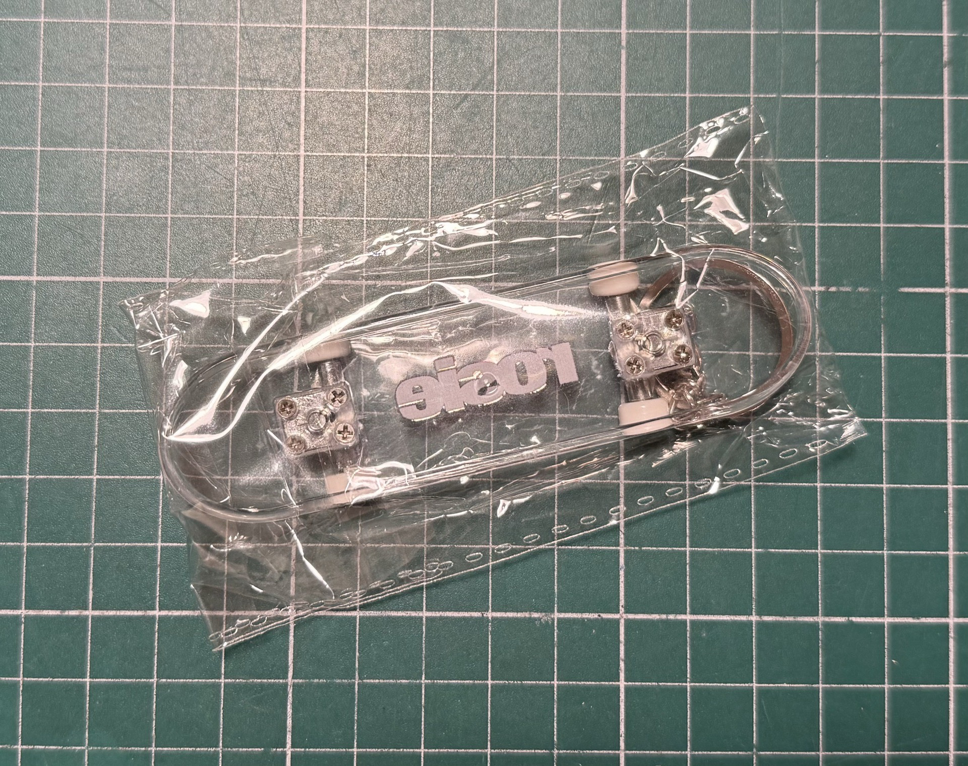 rosie 快閃店透明滑板