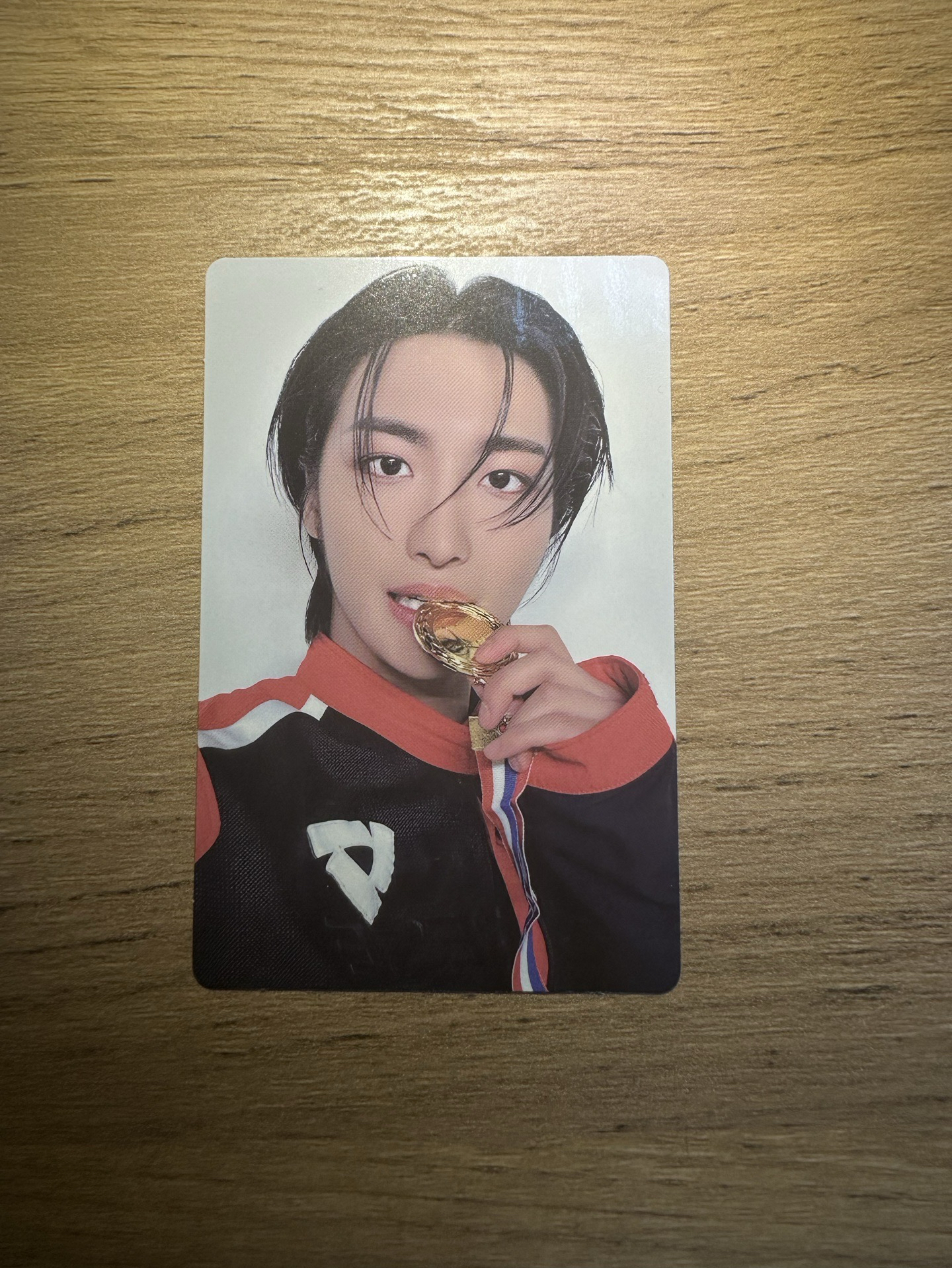 星💫賽車手咬獎牌滿額