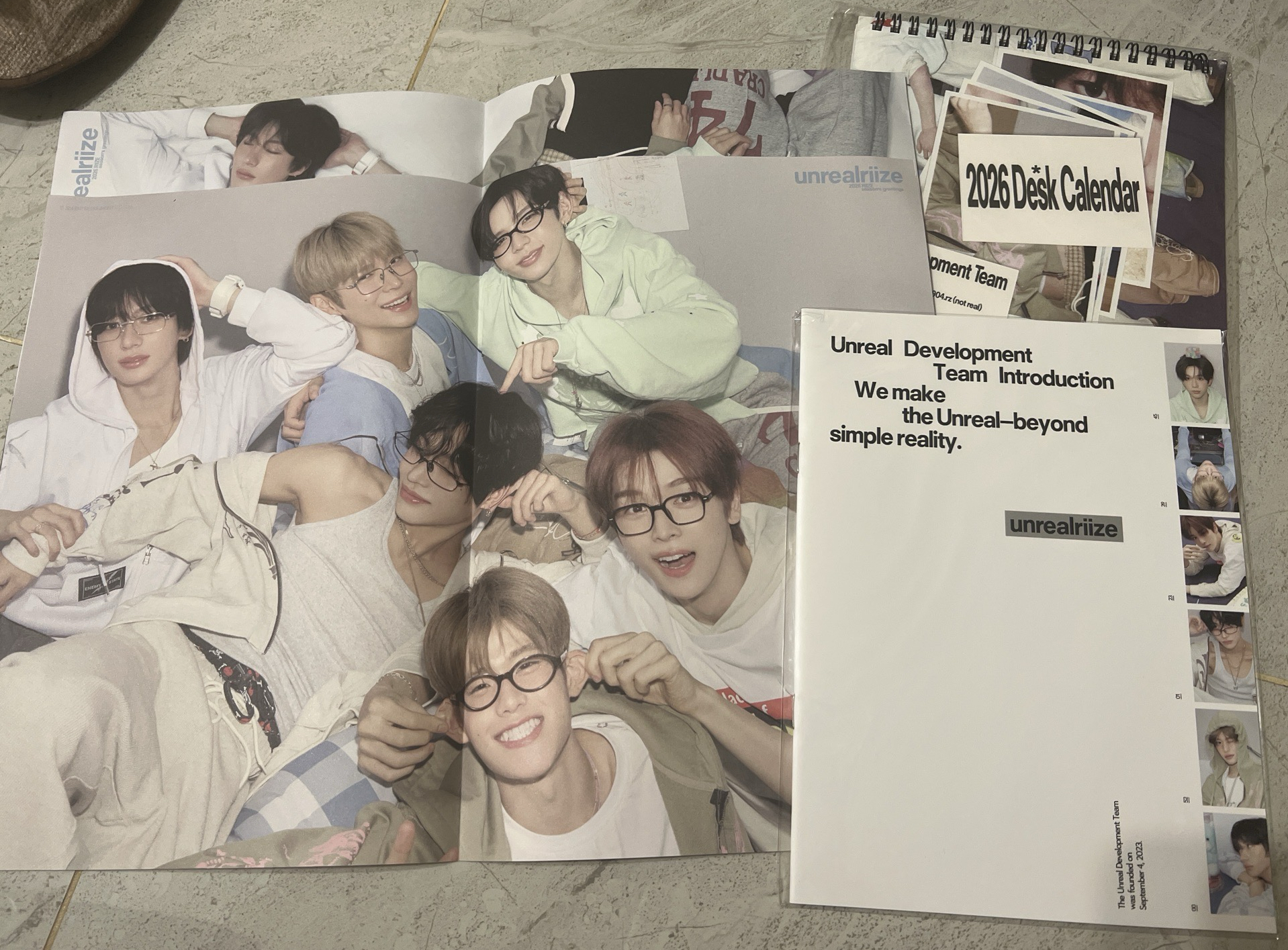 （全新未拆）年曆+小冊子+2張全體海報