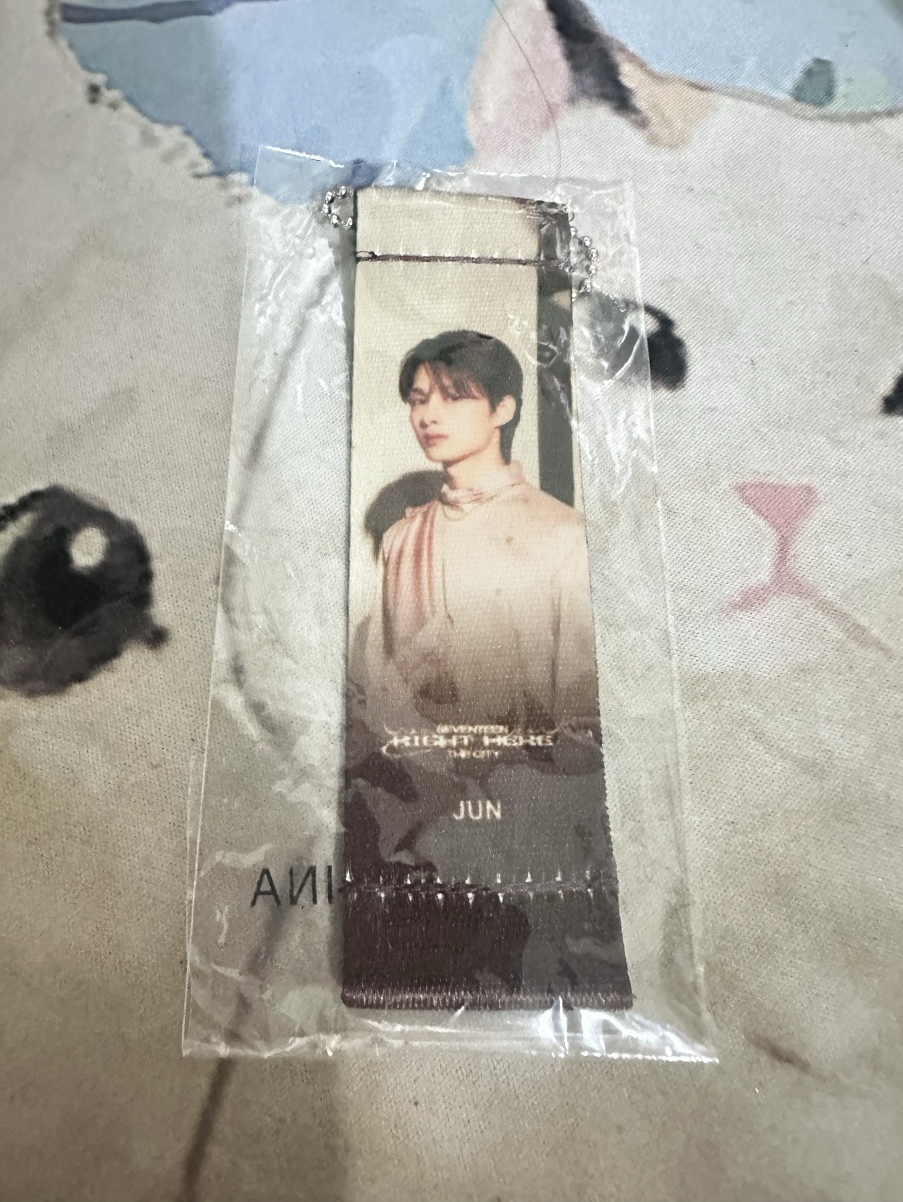 RIGHT HERE 吊飾 小旗幟