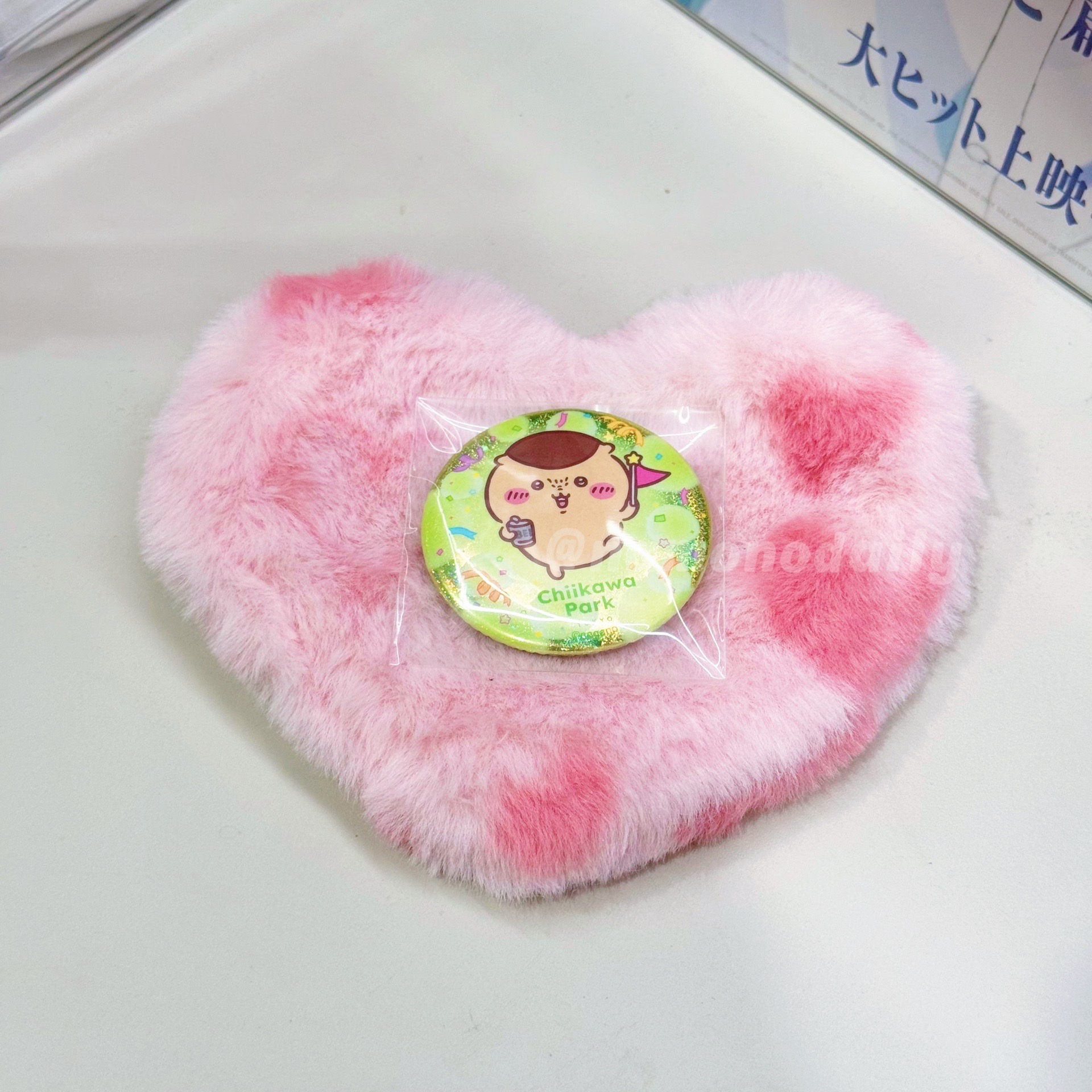 吉伊卡哇樂園 隨機款全息徽章～旗幟系列～栗子