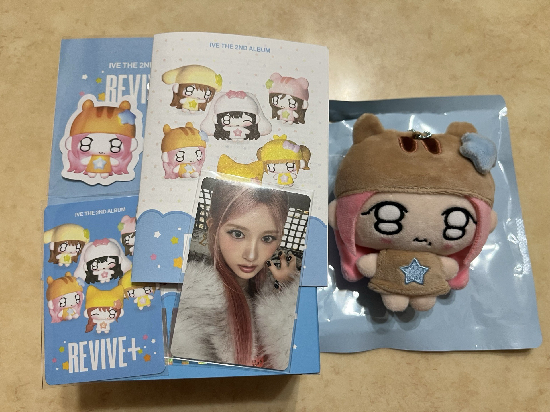 REVIVE+專輯 PETIT-IVE ver.