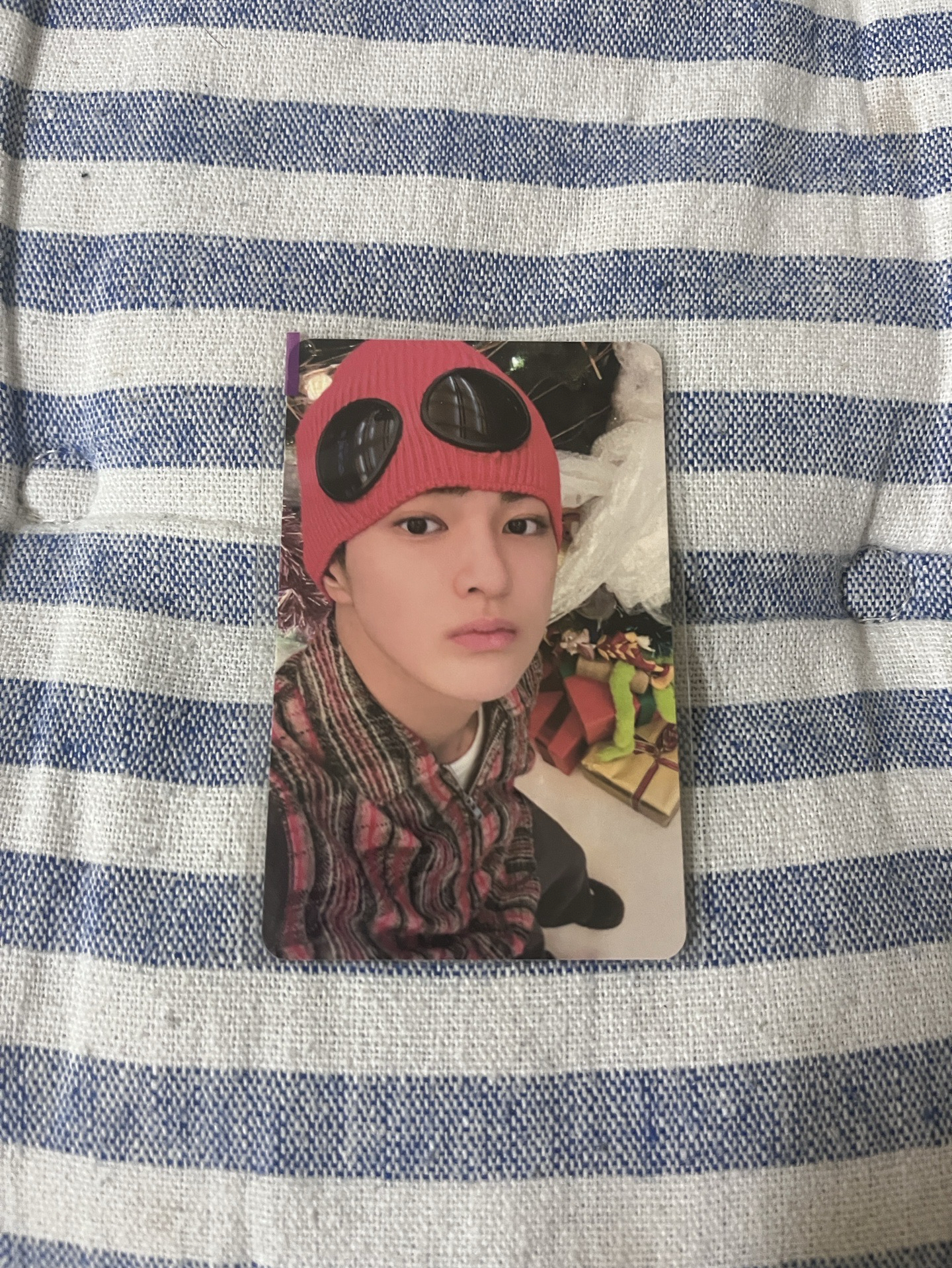 聖誕帥哥們送禮物