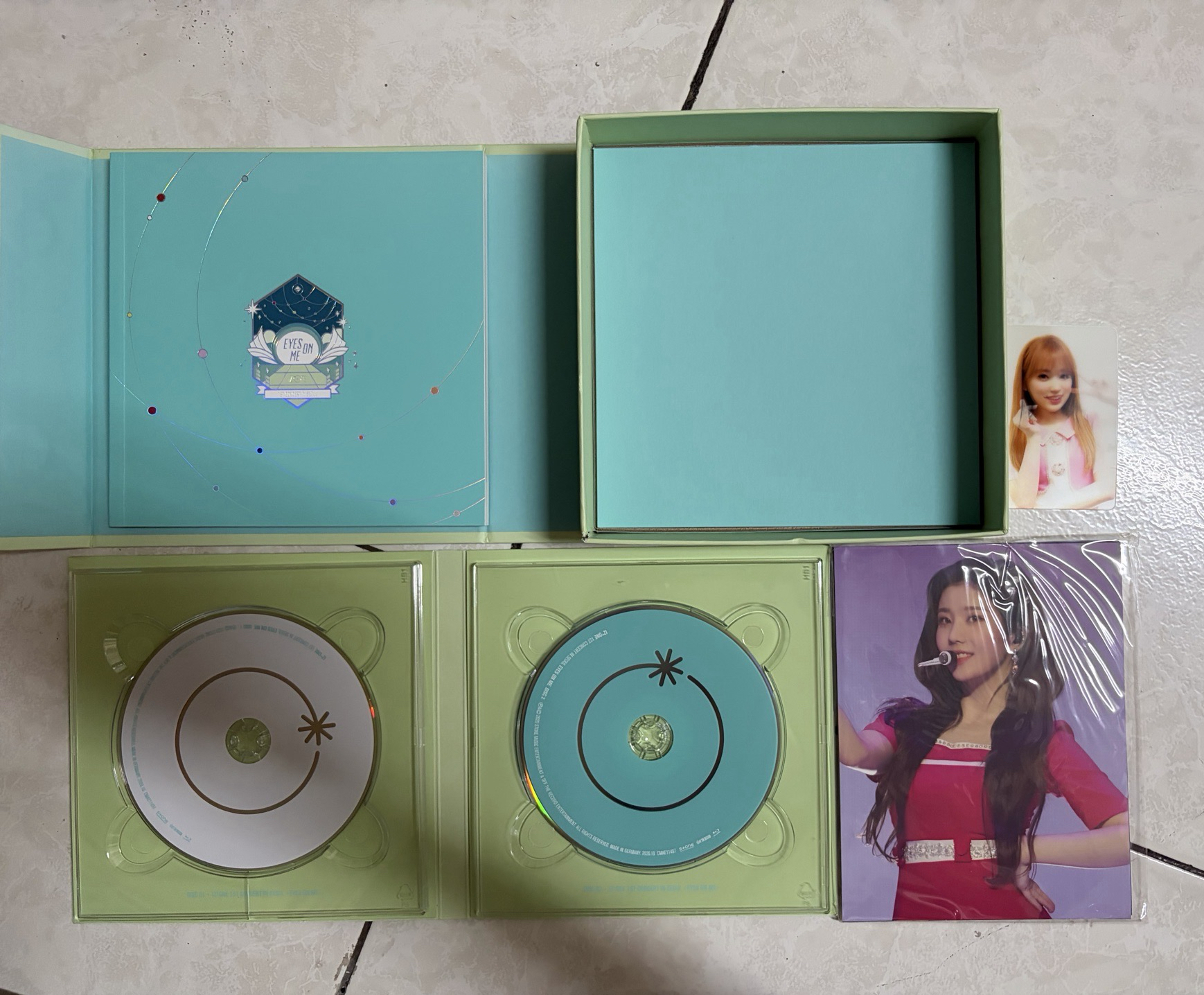 IZ*ONE 1st 演唱會 藍光光碟 配置齊全