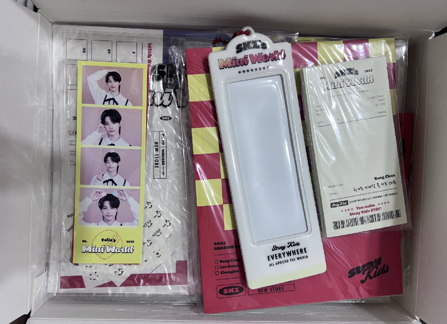 Stray kids 23 年曆菲彬組