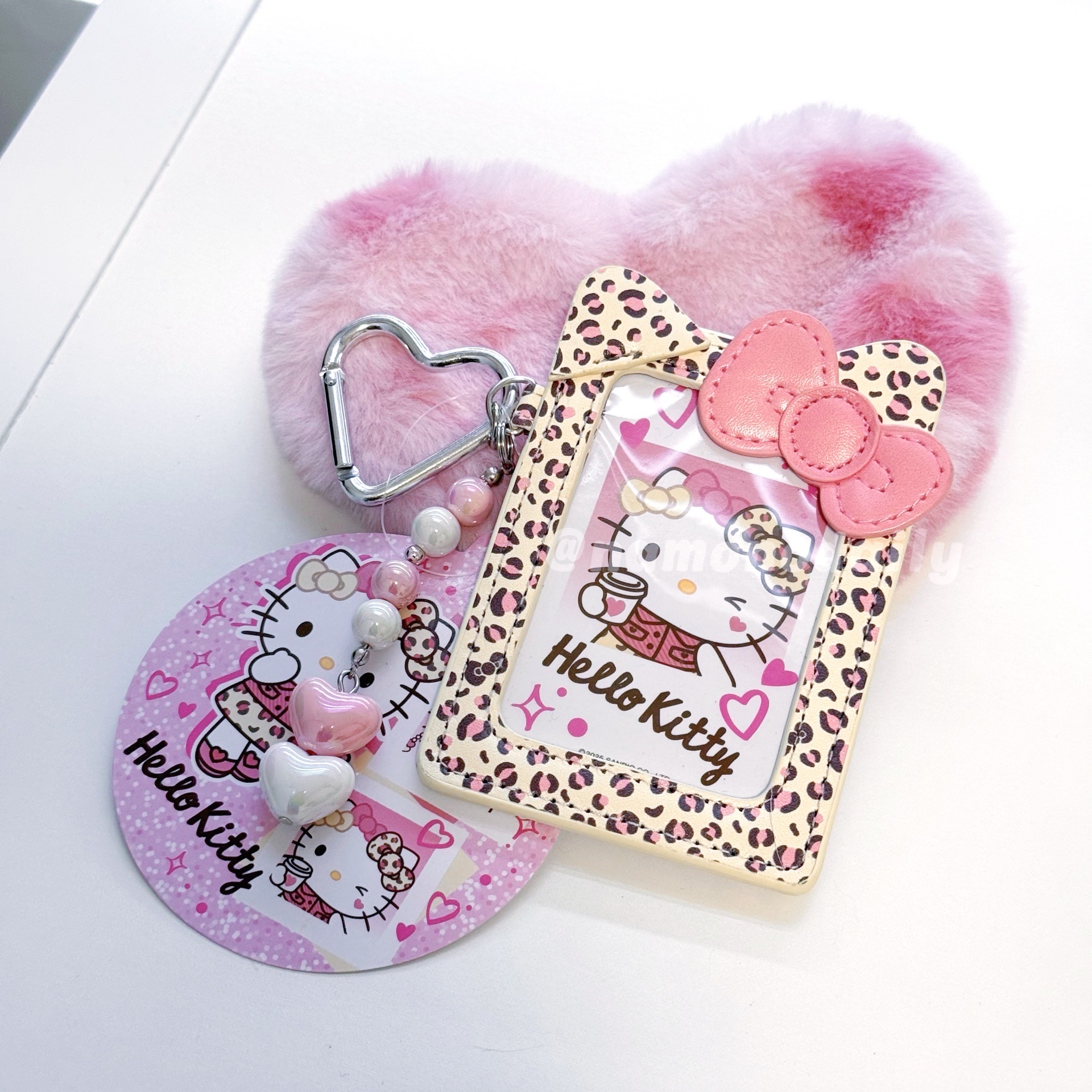 𝜗𝜚˚⋆Hello Kitty 愛心扣豹紋皮質卡套⸝⋆