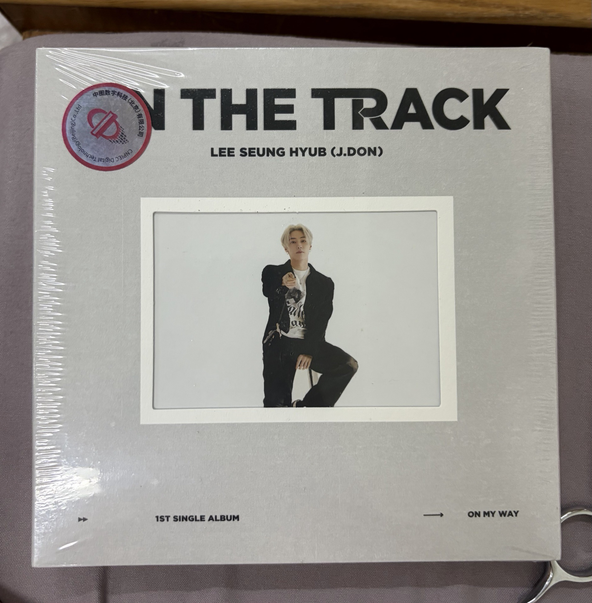 On the track 專輯全新未拆