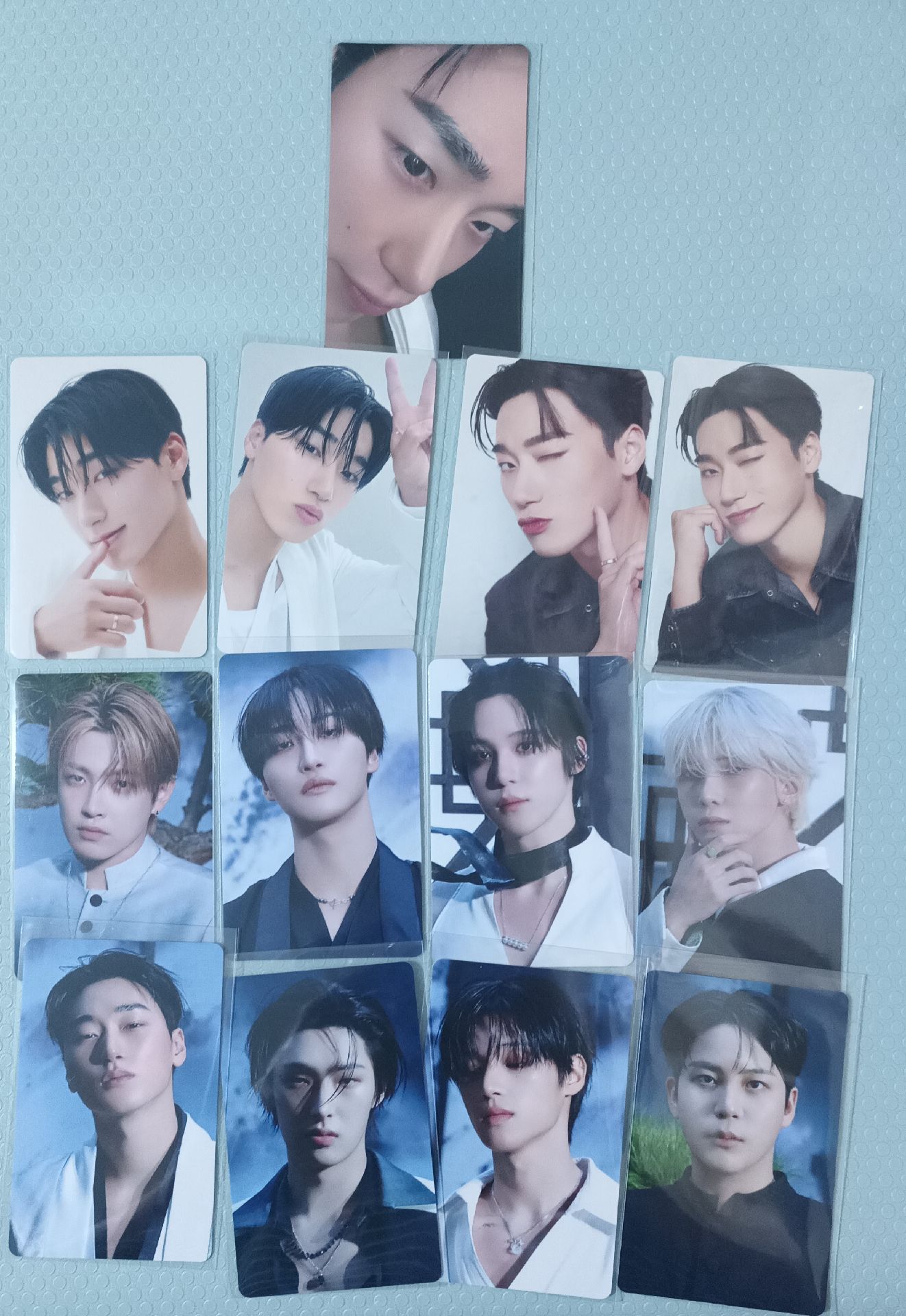 ATEEZ 傘小盤 大臉邊角對光有微微壓痕 歡迎看對光 有喜歡再買