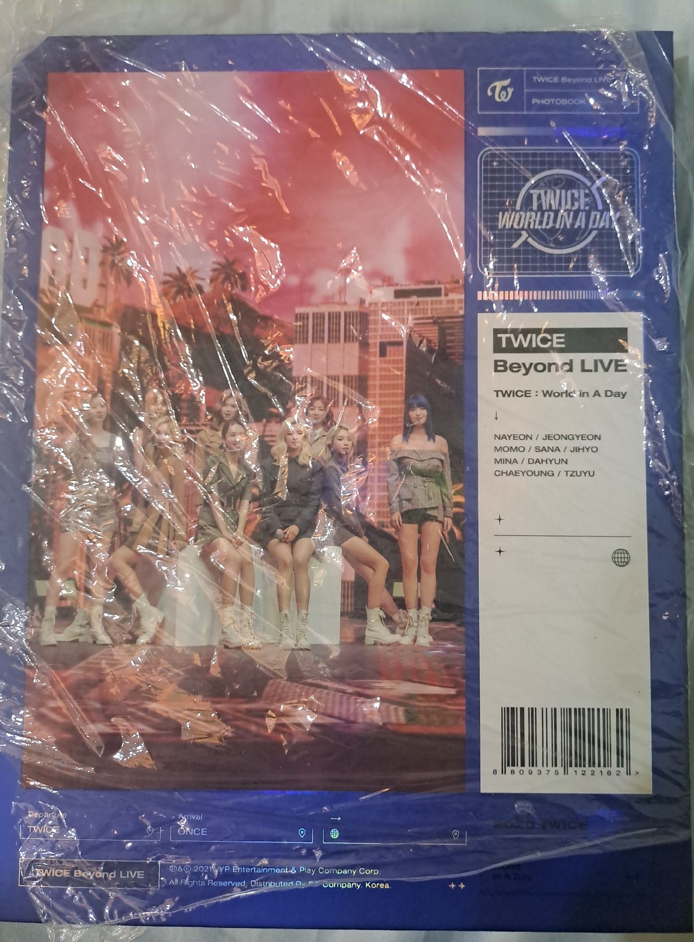 TWICE WORLD IN A DAY寫真集固配