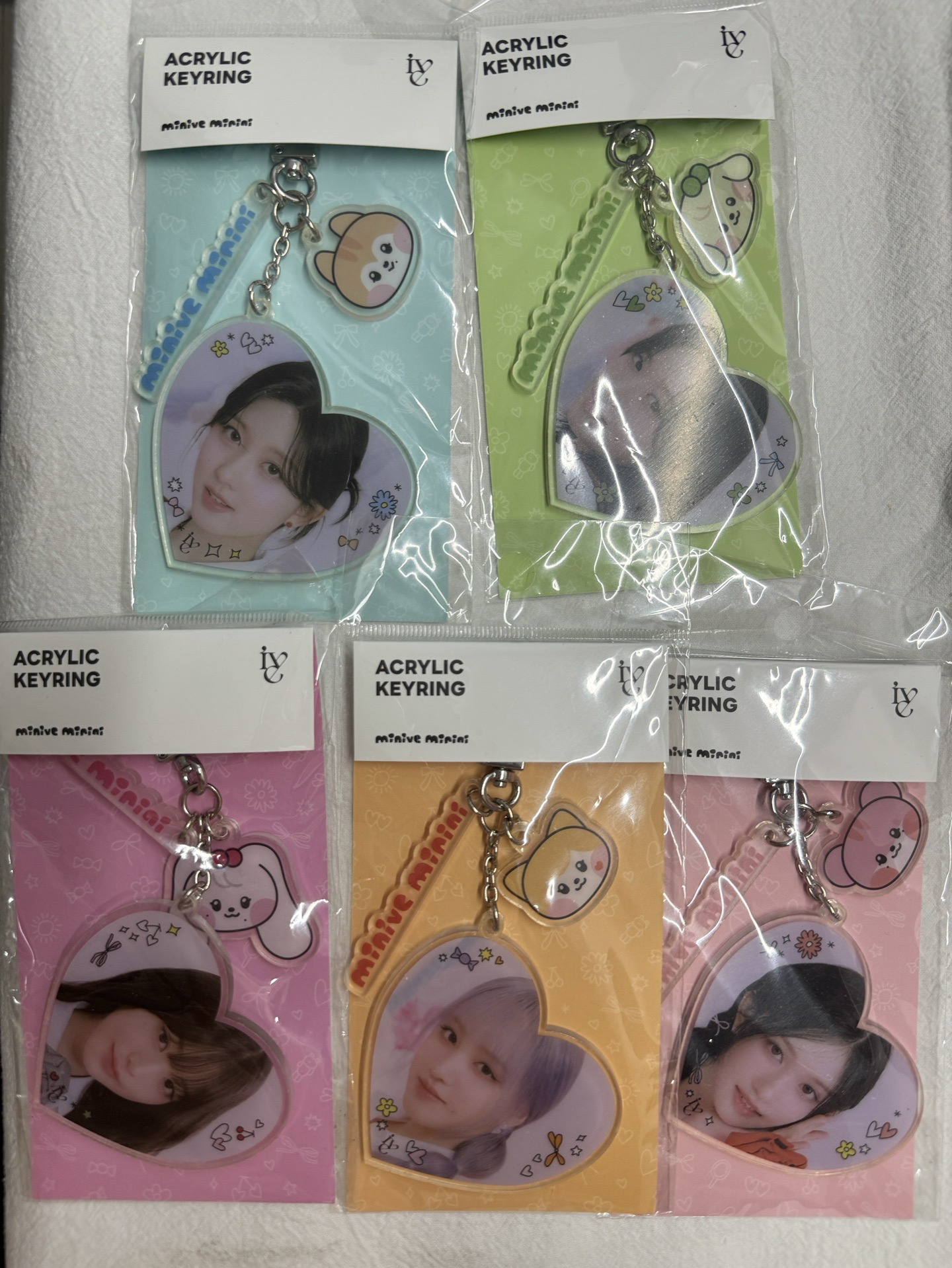 MINIVE MININI ACRYLIC KEYRING