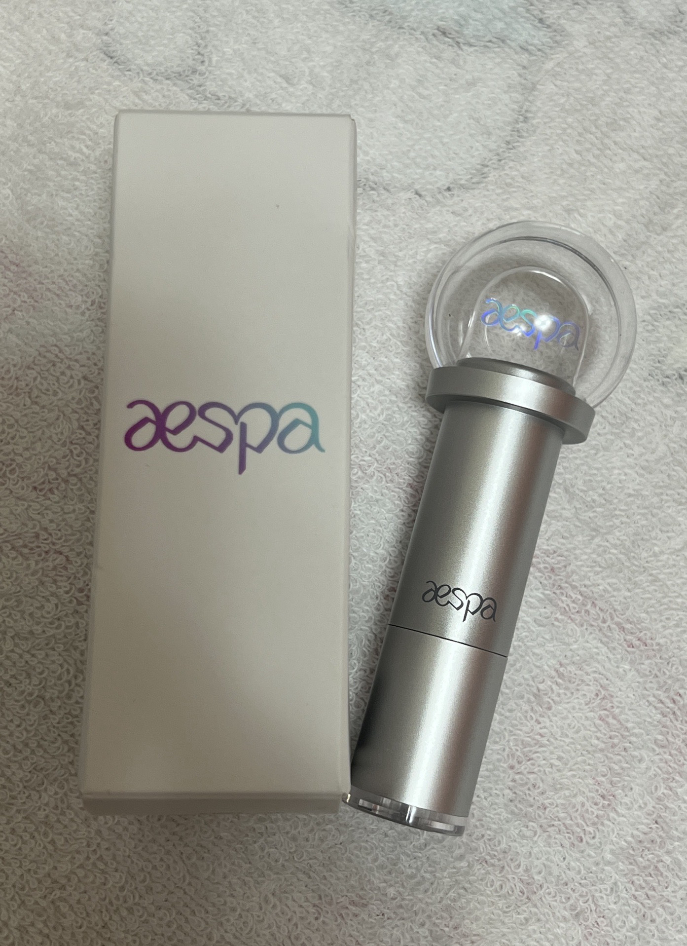 aespa手燈造型護唇膏 