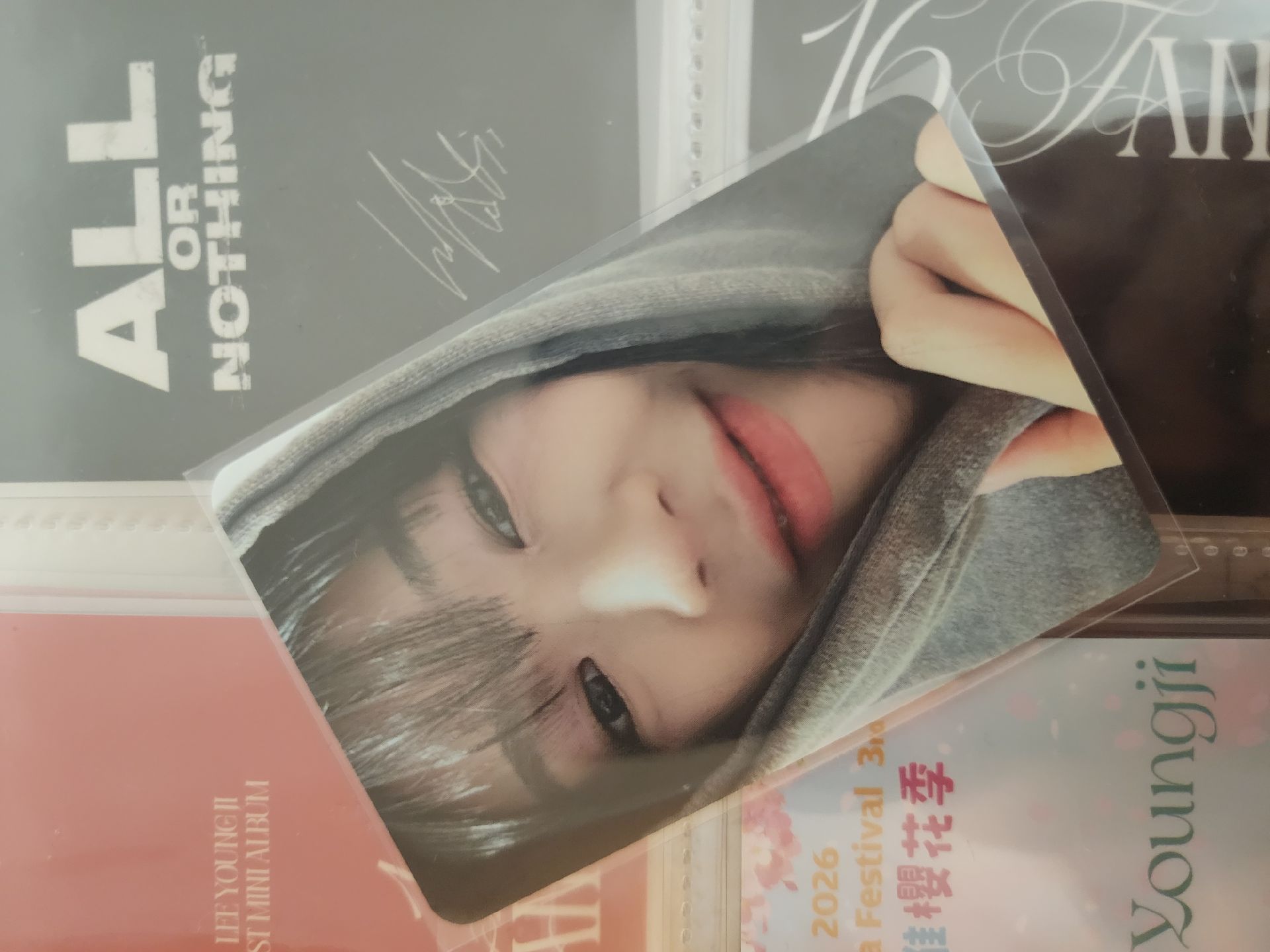大臉帽T