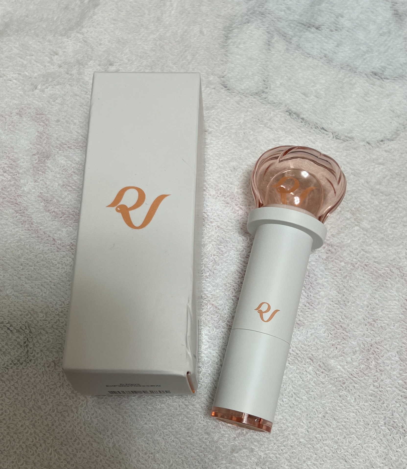 Red Velvet 手燈造型護唇膏 